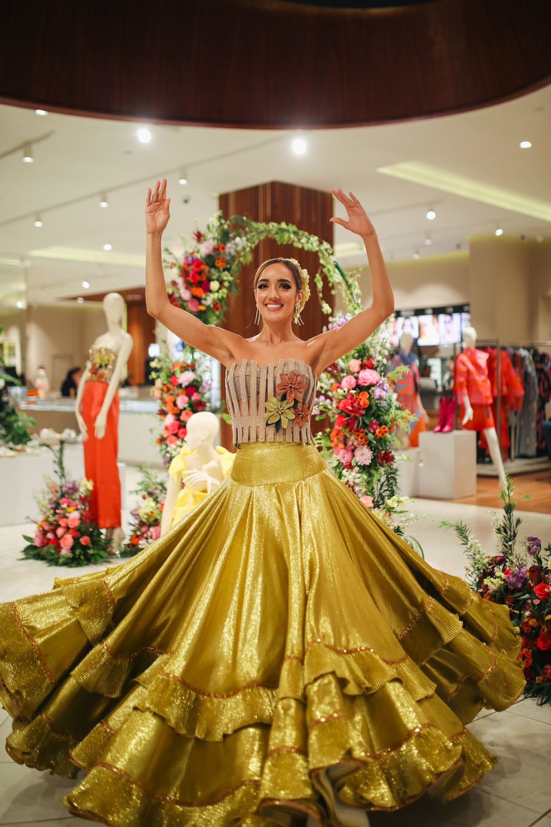 melissacurevi's tweet photo. Malva by Meme Cure, moda con tumbao colombiano. Este top que llevo hoy fue diseñado por Jorge Duque en homenaje a los 50 años de la Guacherna. ¡Una verdadera obra de arte! Toda la colección ya está disponible en Malva ✨👑. 

#ConTodoElTumbao #MalvaByMemeCure https://t.co/KxA4hZMG4L
