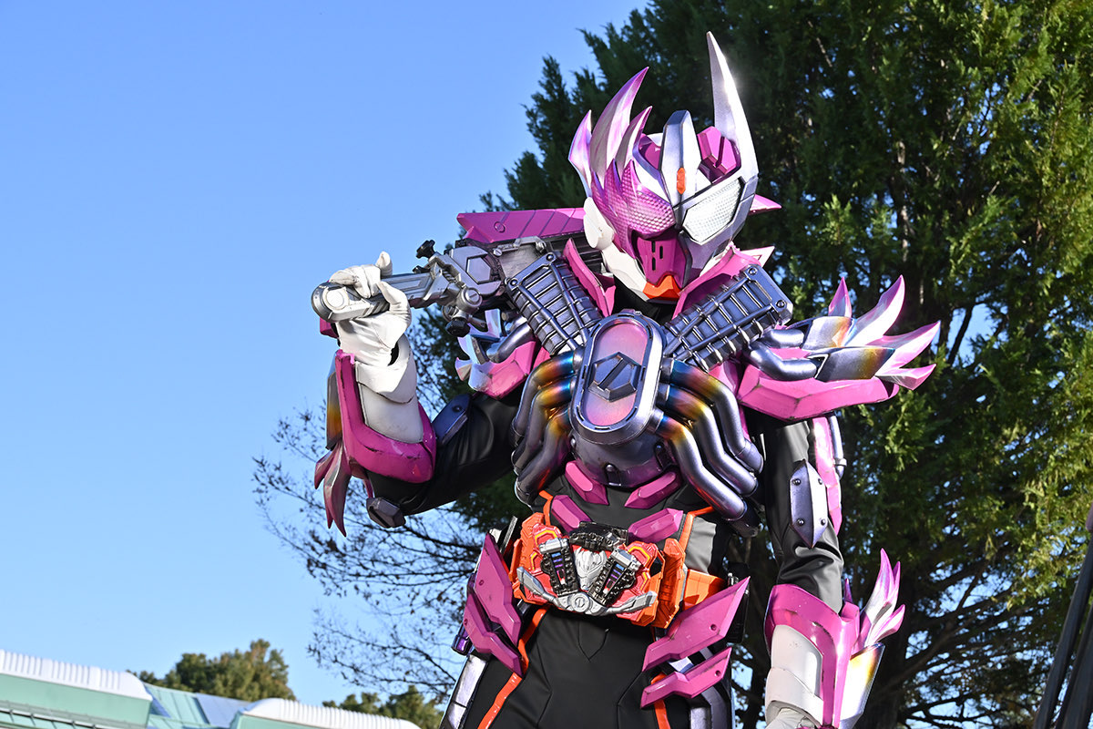 DailySpanner's tweet photo. Kamen Rider Valvarad makes his debut this weekend!!! https://t.co/U0LhQ2bXqc