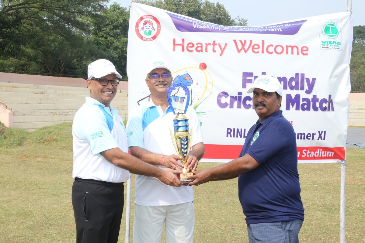 RINL_VSP's tweet image. 🙌 Let&apos;s celebrate the positive spirit that prevailed at #RINL&apos;s cricket ground. These moments remind us why sports are a powerful tool for bringing people together. 🤗 #UnityInSport @JM_Scindia @fskulaste @SteelMinIndia @PIB_India @PibSteel @IndiaSports