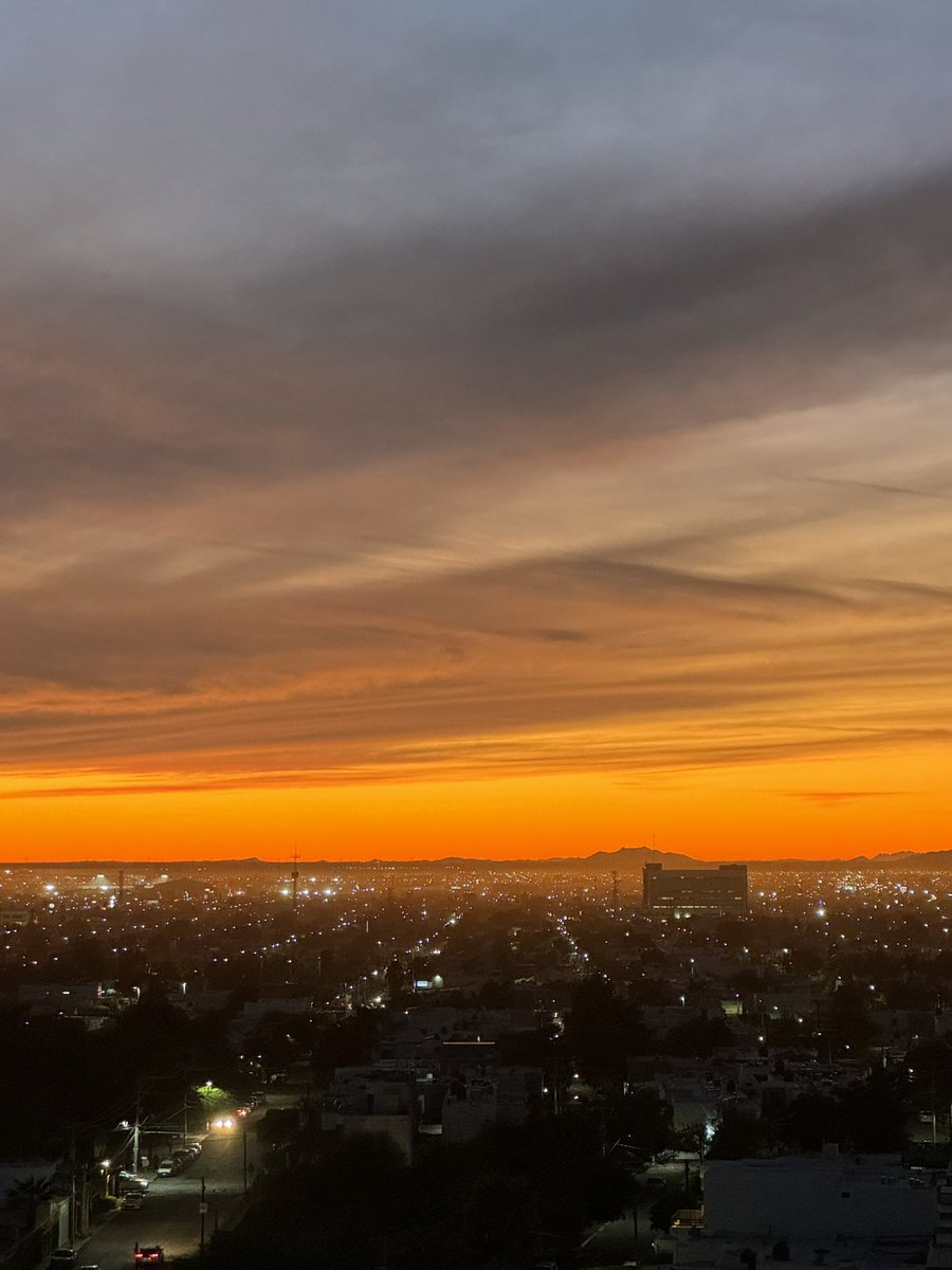 Luisnfernandez's tweet photo. En #Hermosillo #Sonora puede ver los mejores atardeceres del #mundo
#atatdecer #puestadelsol #sunset #hmo #world #Mexico https://t.co/ufVPjj7qTK