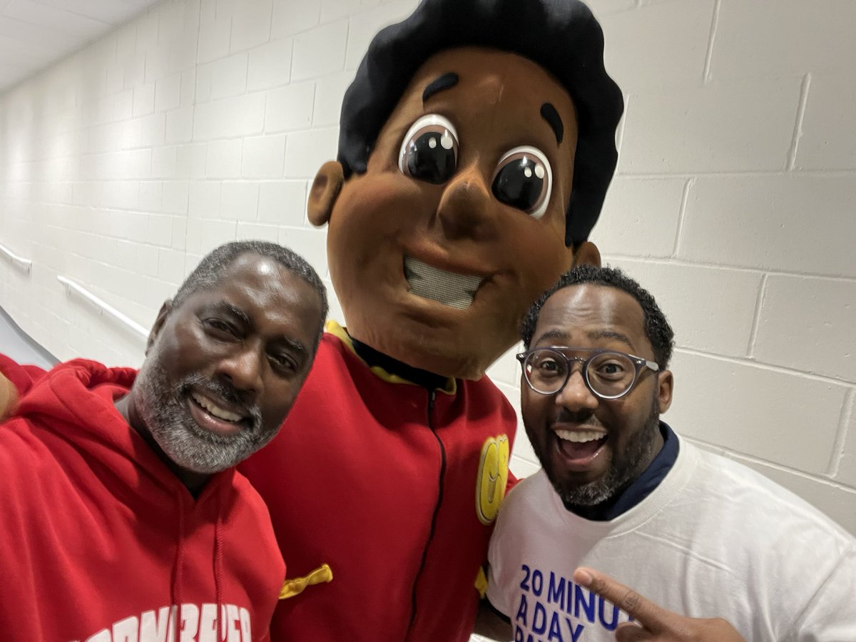 CornbreadSeries's tweet photo. Cornbread and I had a chance to meet some awesome individuals at the mayor’s River City Readers event. Donna Deegan Darryl Willie Saralyn Sapp Grass Robert Kelly Jr Supt. Kriznar and the interpreters. #reading #cornbreadseries #20mimutesadaypavestheway https://t.co/FD8OPc81c0
