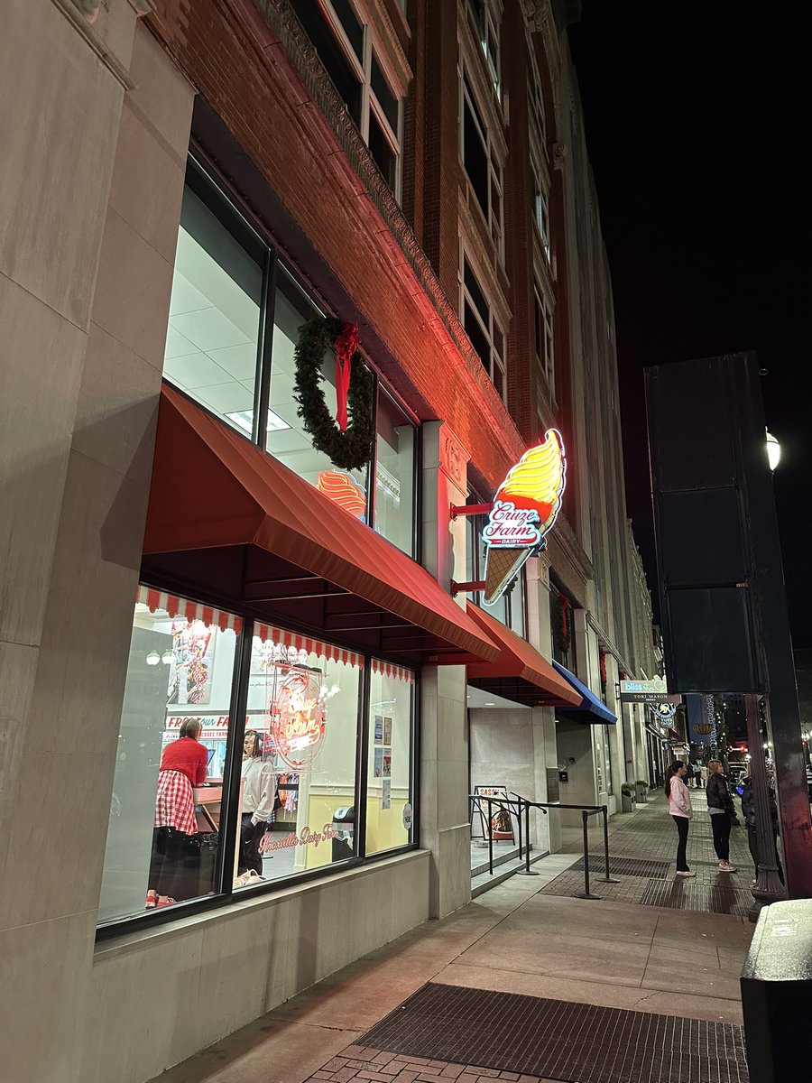 Alyssa Lang tweet media