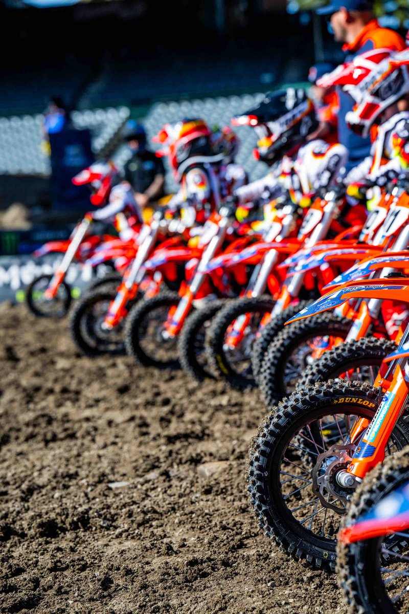RideDunlop's tweet photo. The future.
We are proud to support the @ktmusa Junior Racing Supercross Program! Each bike is fitted with Dunlop Geomax MX53 tires!
#RideDunlop #RaceDunlop #Dunlop #Supercross #KTMJRSX #ReadyToRace #KJSC #KTM #Dunlop #Geomax #MX53 https://t.co/4aQkcJOt57