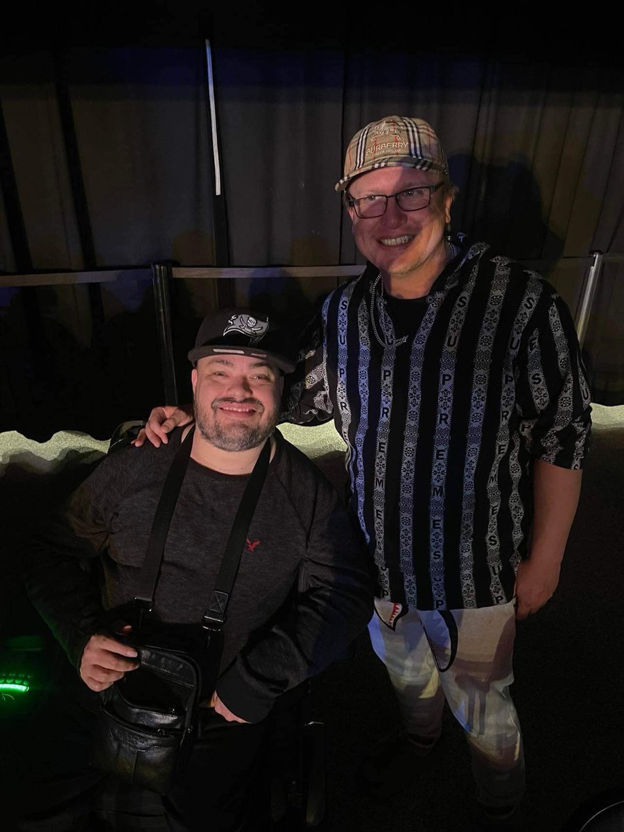 eric8541's tweet image. Finally got to meet @BUCGATOR19 after all of these years. What a pleasure