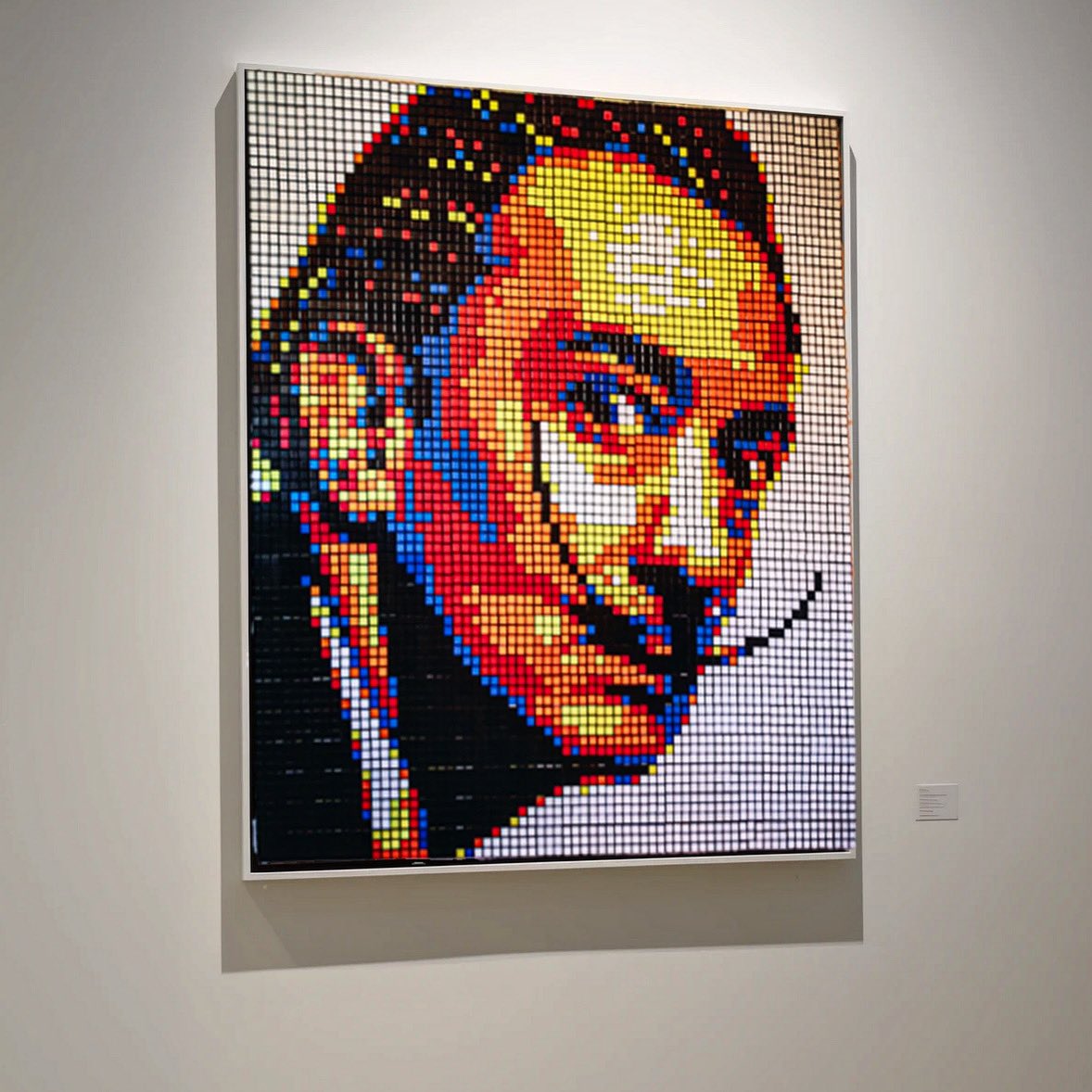 spacejunk_art's tweet photo. @historyinmemes Lifesize portrait entirely out of Rubik’s cubes. 👨‍🎨 https://t.co/5rFuQHUTKH