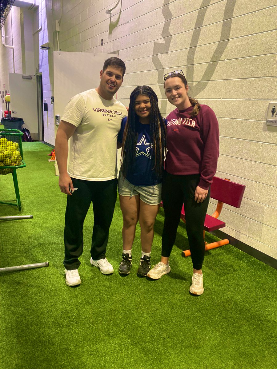 Got good reps in at VA tech today. Thank you @HuemulMata and @JennyKM11 for working with me on hitting !!🦃🥎 @HokiesSoftball @OhioTbolts2027 @LegacyLegendsS1 @ExtraInningSB