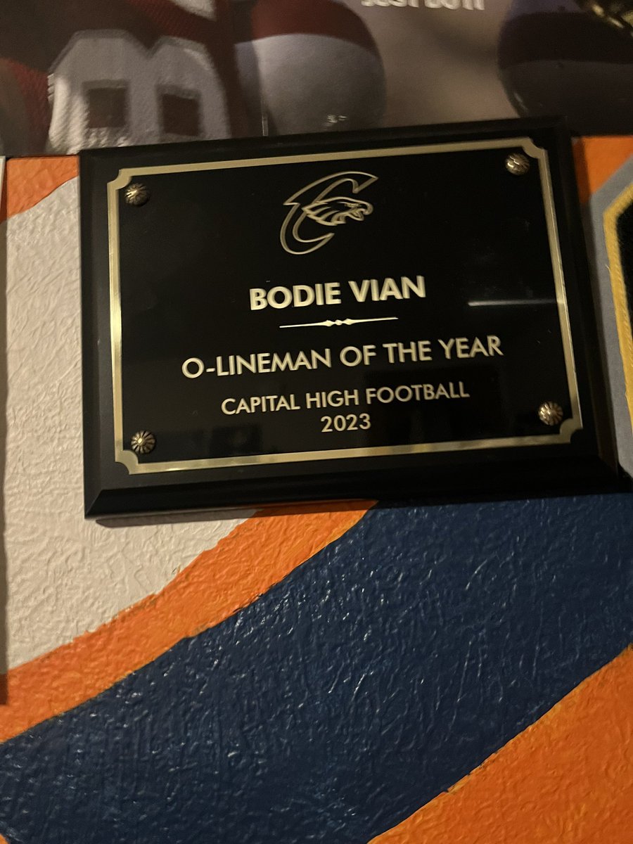 VianBodie's tweet photo. 2023 offensive lineman of the year! Co 25’
#oline #dline #d1 #football https://t.co/kbd4Uo5XUG