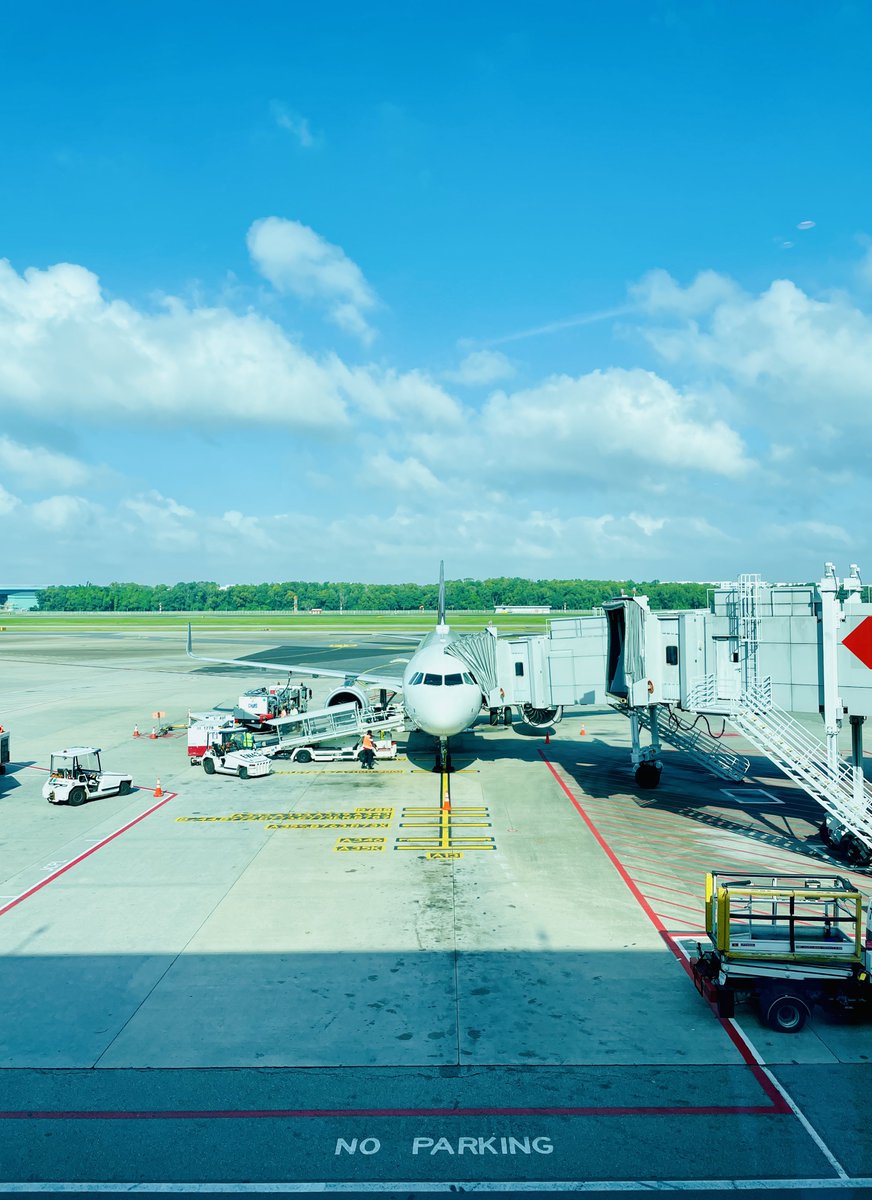 tweetpratikm's tweet photo. Partly cloudy skies today at Singapore with more than 10km of visibility. Flying #VTTVF #A321Neo back home to Mumbai. Non-Edto flight with a long trip time of 5hrs 41mins (avg headwind 45kts). Expected to get a little turbulent over the bay. Fuel uplift is 19.5tons #vistara #airbus #a321Neo #lifeontheramp #cfm #UK106 #cfm_engines #leap1a
