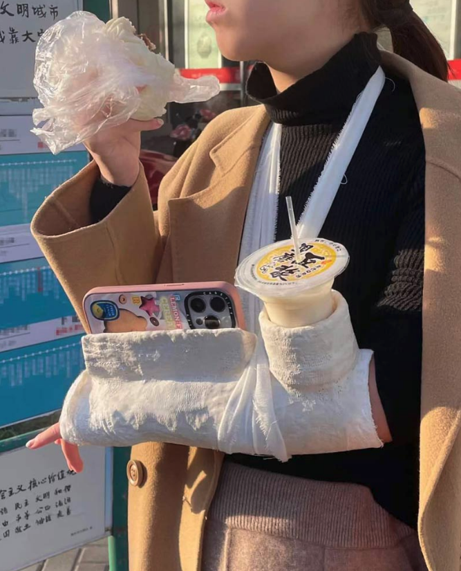 gakkari_club's tweet photo. 骨折エンジョイ勢 https://t.co/WZLSt2tkCJ