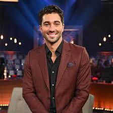 camprealitypod's tweet photo. “Are you real?!” - Daisy and all of bachelor nation #TheBachelor https://t.co/gBahlUtb4w
