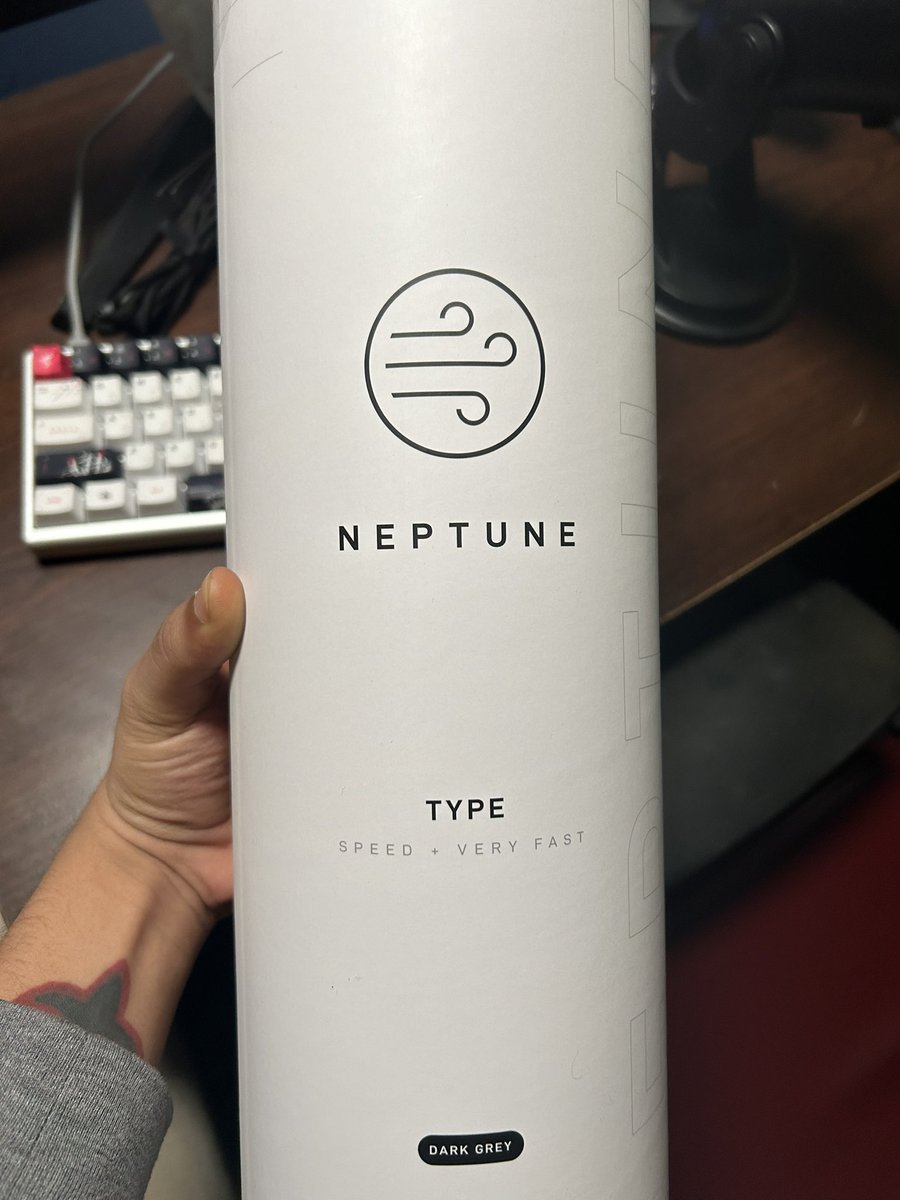 doughboyx3's tweet photo. Okay ya’ll streamed 2 Hrs with this bad boy. Played OW2 &amp; R6 now let me tell you something. See how it says Very Fast? Yeah it’s very fast. Honestly the stitching and the material are top notch. I particularly love the rubber base on this pad as well. It’s a different #gaming https://t.co/dXuRd1l73e
