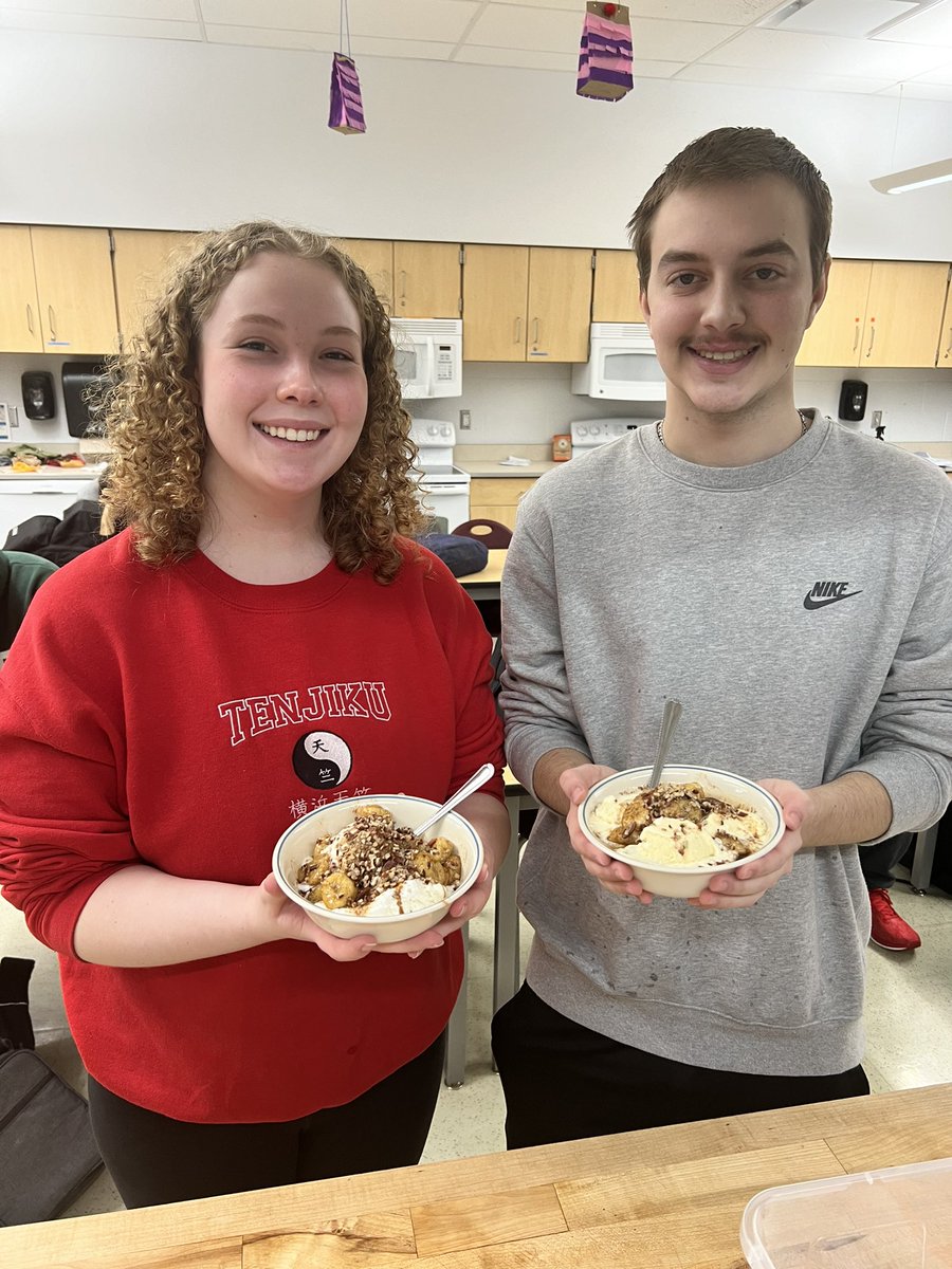 sraestep's tweet photo. NHS seniors in Spanish 4 classes making their annual recipe after studying all the cooking vocab! https://t.co/fkFldIK12A