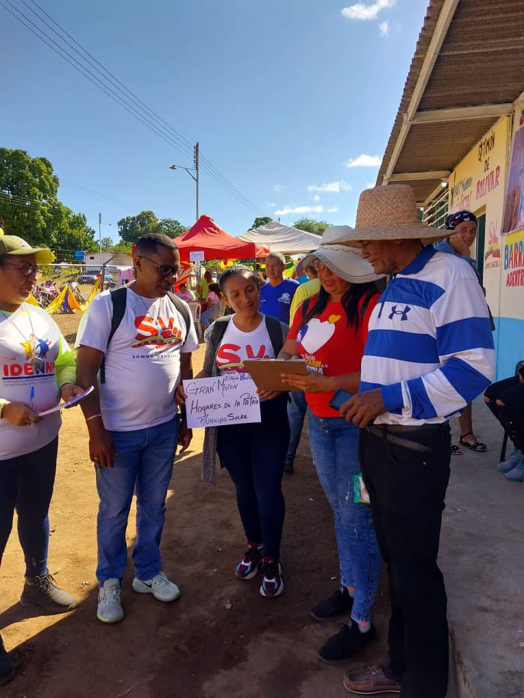 bolivarfbms's tweet photo. Inauguradas las BMS El Timón de Bolívar y La Esmeralda del Municipio Sucre en Jornadas de Amor en Acción del Buen Gobierno, llevando más protección social al pueblo con el @MSVEnLinea, en el marco de las siete transformaciones orientadas por  @NicolasMaduro rumbo al 2030 https://t.co/KD3Hnq354l