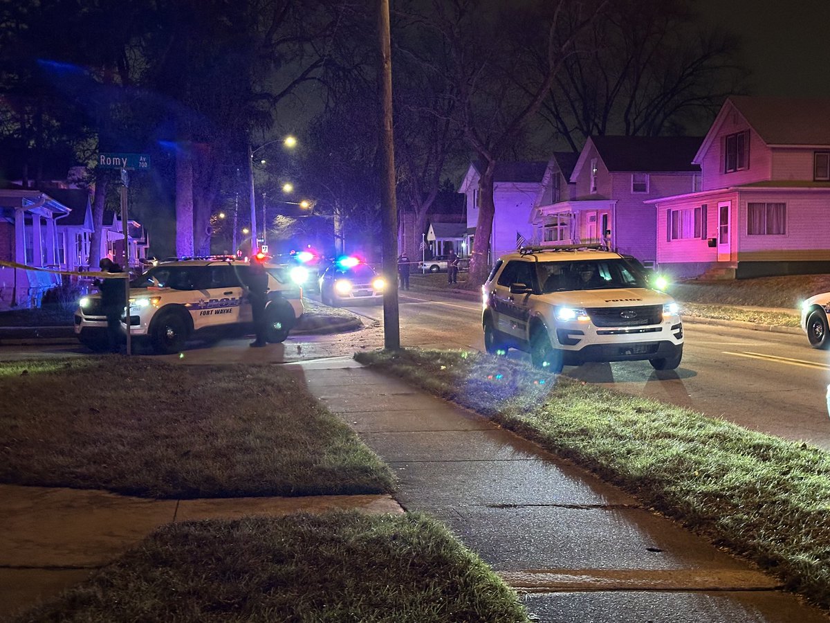 DrewFreyFOX55's tweet photo. Two people are dead after a shooting on Saint Joseph Blvd north of Downtown Fort Wayne.
Police say they arrived to find an adult male and a female child shot dead in their car.
FWPD is asking for the public’s help finding information about the shooter.
@FOX55FortWayne https://t.co/veoJYCJTSQ