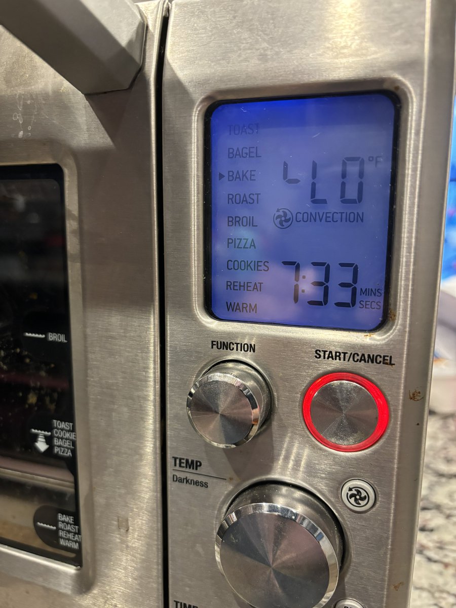 w4www_raker's tweet image. Booo, toaster oven needs surgery 😞 Should show 400F, not what we see.  Should be just a simple ribbon cable resolder. @BrevilleUSA #SmartToaster #BOV800XL #badLCD
