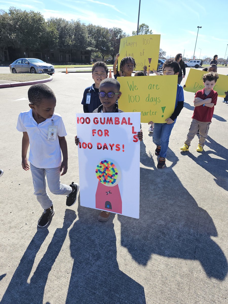 We are 100 days smarter and wiser @HolmquistES . Students and staff enjoyed celebrating this milestone.