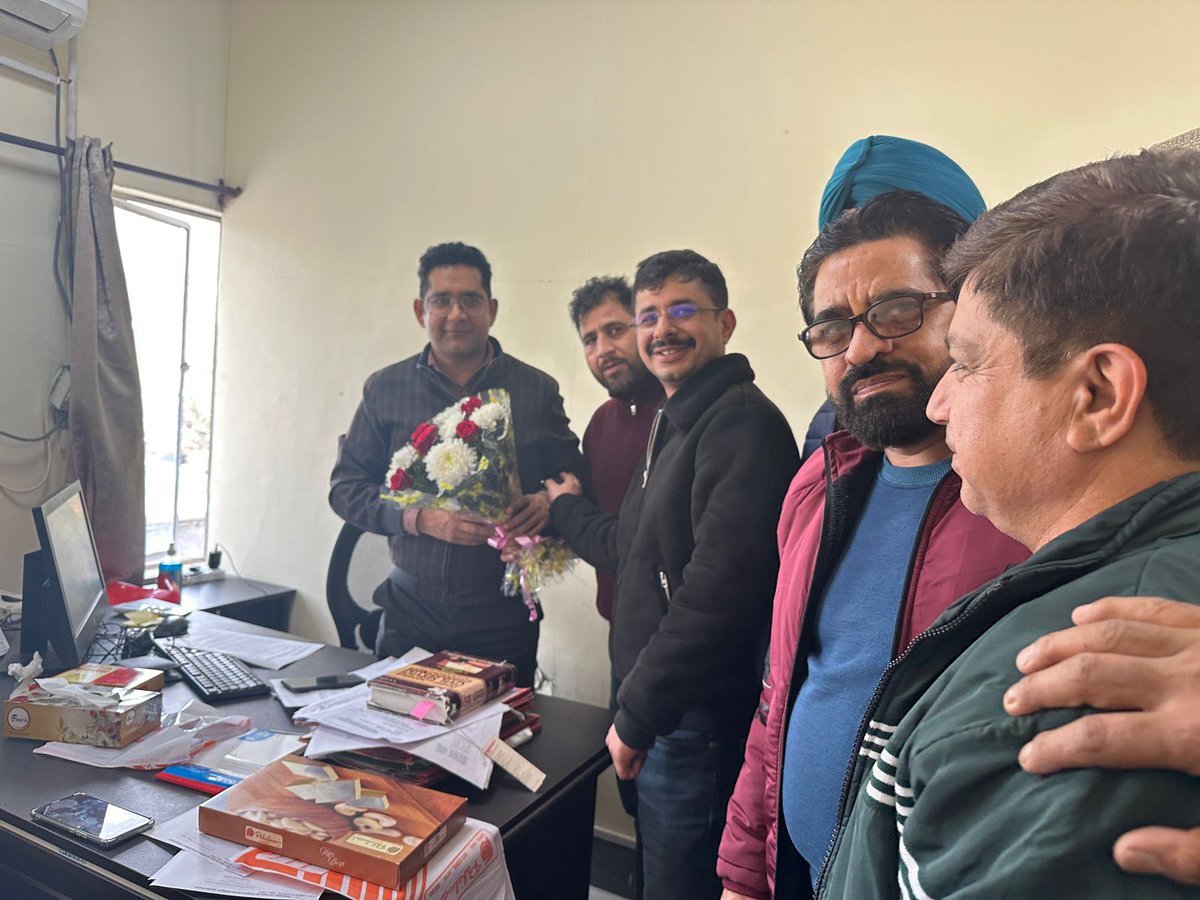 pirzadahidayat's tweet photo. Called on team HRM headed by @aka_Deesh to convey Gratitude,Who has created history of ending  Additional charge Culture in Power Sector &amp;hope this is the time for Ending Adhocism for which they are working really hard 
God bless this Vibrant Team
   @OfficeOfLGJandK
@SheiikhKAS https://t.co/chlemxYUtm