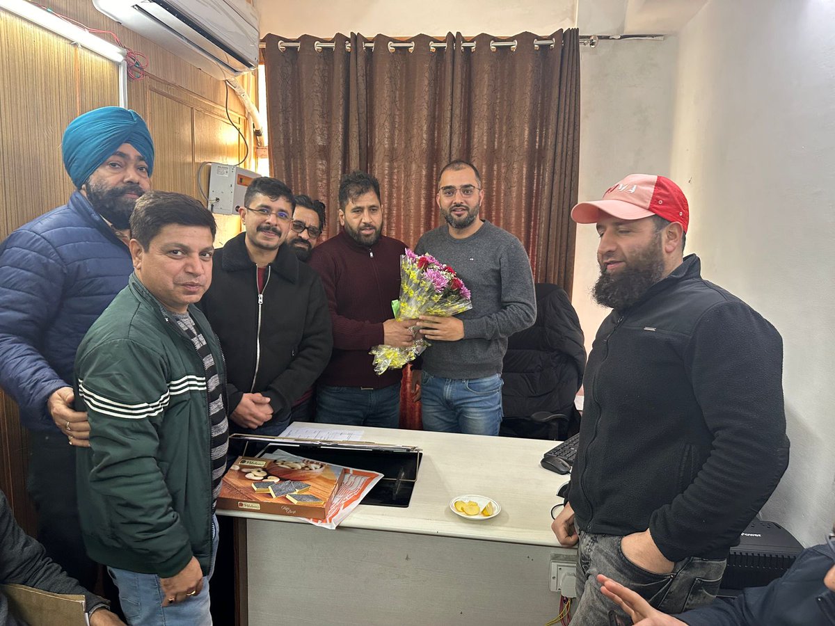 pirzadahidayat's tweet photo. Called on team HRM headed by @aka_Deesh to convey Gratitude,Who has created history of ending  Additional charge Culture in Power Sector &amp;hope this is the time for Ending Adhocism for which they are working really hard 
God bless this Vibrant Team
   @OfficeOfLGJandK
@SheiikhKAS https://t.co/chlemxYUtm