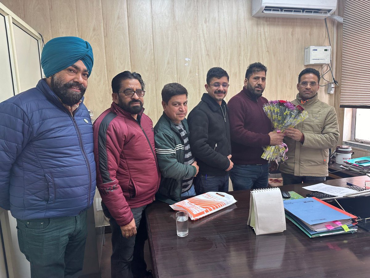 pirzadahidayat's tweet photo. Called on team HRM headed by @aka_Deesh to convey Gratitude,Who has created history of ending  Additional charge Culture in Power Sector &amp;hope this is the time for Ending Adhocism for which they are working really hard 
God bless this Vibrant Team
   @OfficeOfLGJandK
@SheiikhKAS https://t.co/chlemxYUtm