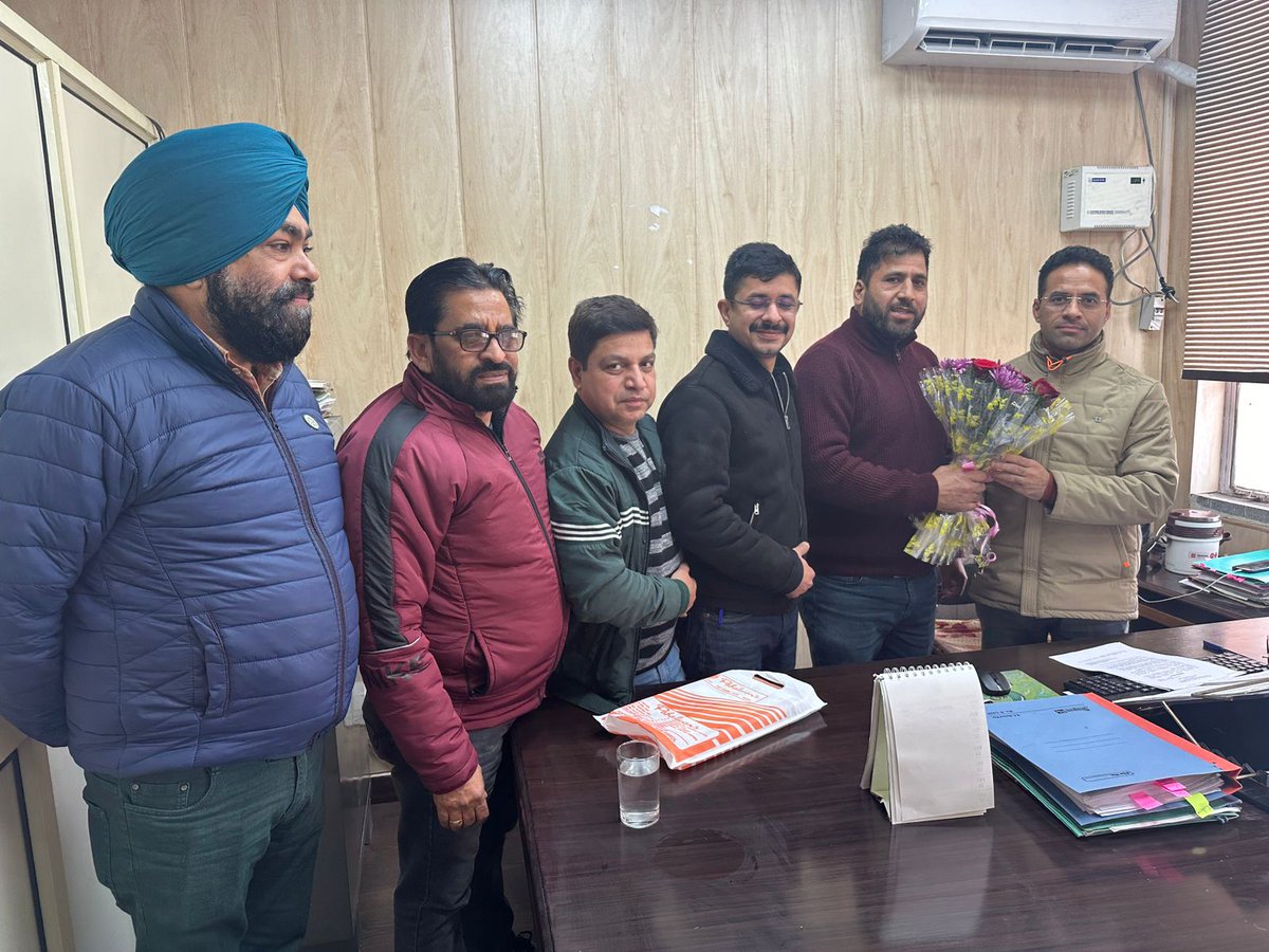 pirzadahidayat's tweet photo. Called on team HRM headed by @aka_Deesh to convey Gratitude,Who has created history of ending  Additional charge Culture in Power Sector &amp;hope this is the time for Ending Adhocism for which they are working really hard 
God bless this Vibrant Team
   @OfficeOfLGJandK
@SheiikhKAS https://t.co/chlemxYUtm