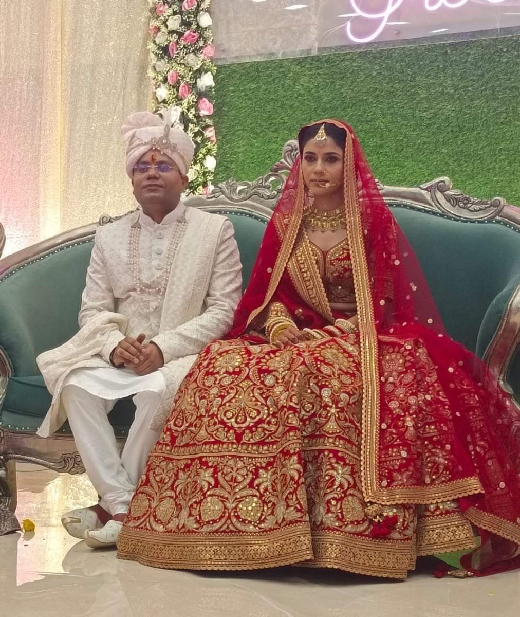 Sunil Singh Kushinagar (@sunilsinghkushi) on Twitter photo #कुशीनगर
#एसपी धवल जयसवाल जी को शादी की बधाई।
आज परिणय सूत्र में बंध गए। 💐💐
<a href="/dhawalips/">dhawal jaiswal</a> सर आपको बहुत बहुत बधाई एवं शुभकामनाएं। #कुशीनगर
#एसपी धवल जयसवाल जी को शादी की बधाई।
आज परिणय सूत्र में बंध गए। 💐💐
<a href="/dhawalips/">dhawal jaiswal</a> सर आपको बहुत बहुत बधाई एवं शुभकामनाएं।
