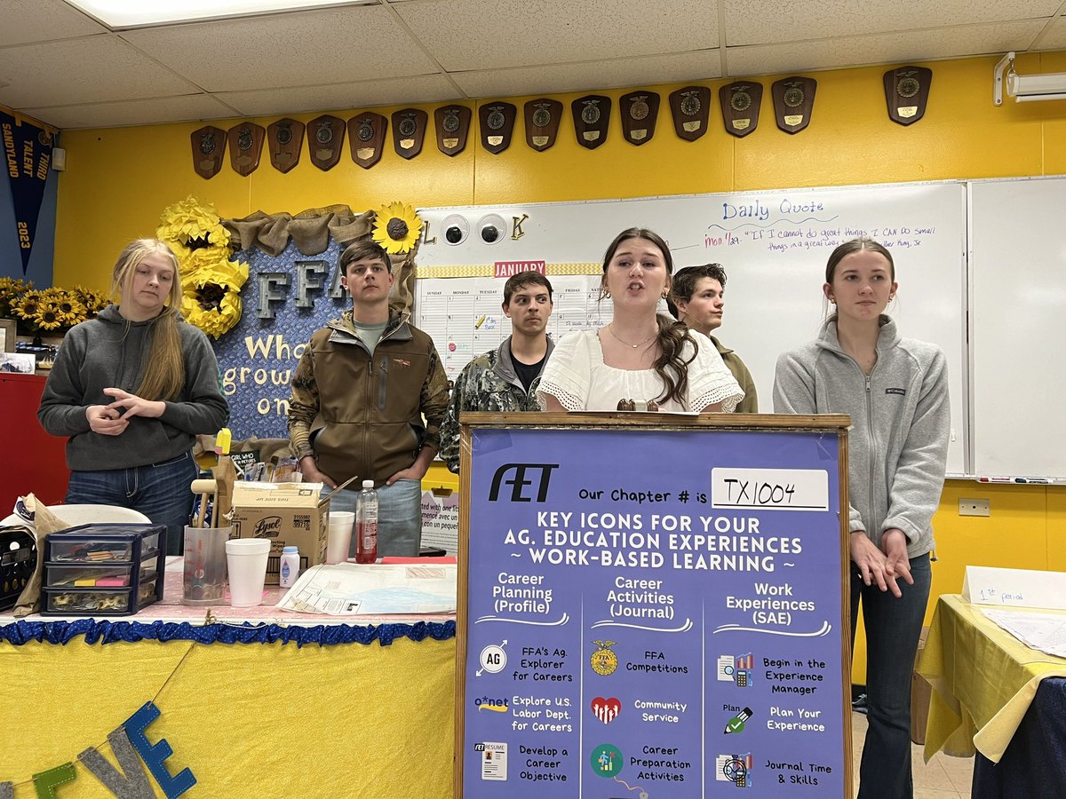 cisdadaniel's tweet photo. FFA Greenhand Officer take-over! Great job kids! 💚 #ffapresident #senioryear https://t.co/HloQEPRiQK