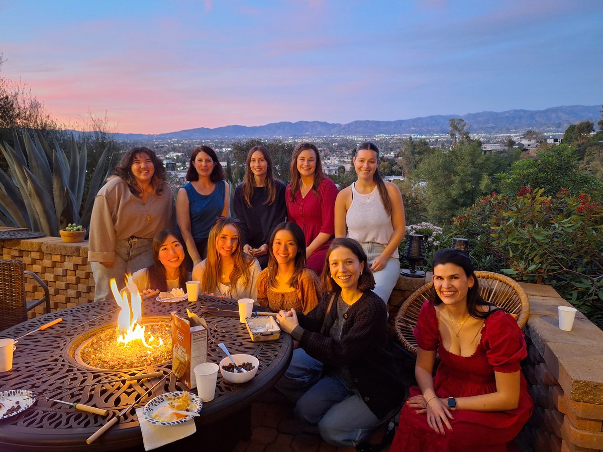 MeredithBraskie's tweet photo. Dusk. Fire. This crew💛
Thanks @MeralTubi https://t.co/gtksL54nPo