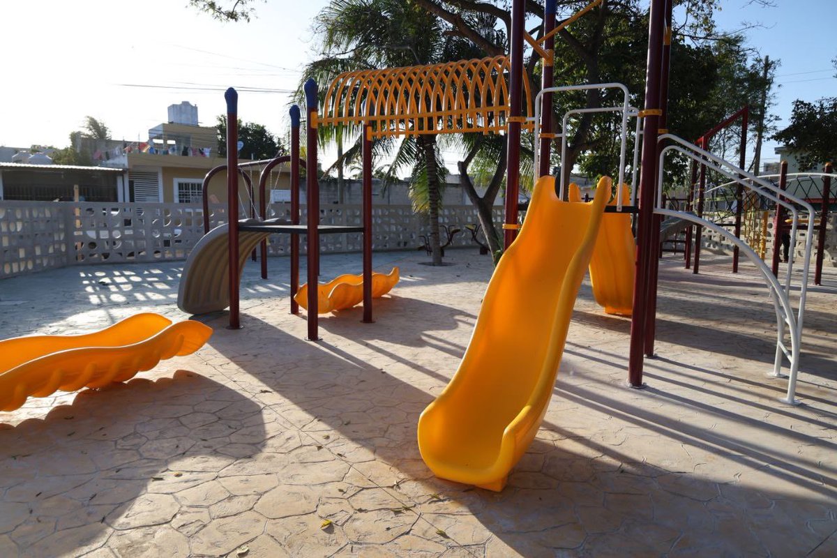 anapatyp's tweet photo. Hace unos años Sacbé era una zona irregular hoy hablamos de un NUEVO PARQUE para nuestras niñas y niños.

Las obras de la esperanza que estamos realizando en #Cancún significan certeza jurídica, alumbrado público, calles pavimentadas dando justicia social a miles de cancunenses. https://t.co/D085123Pl4