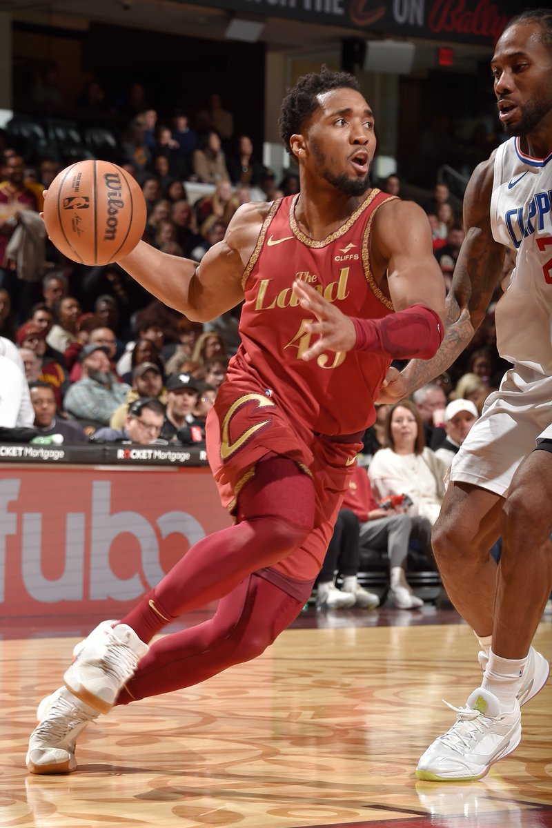 Balldontlie's tweet image. Donovan Mitchell &amp;amp; Jarrett Allen in the Cavs 118-108 W over the Clippers 😤

Mitchell: 28 PTS | 4 REB | 12 AST
Allen: 20 PTS | 17 REB | 3 AST
