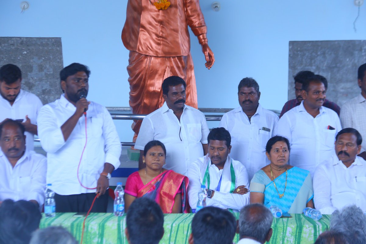 JaphanyaYsrcp's tweet photo. కనిగిరి నియోజకవర్గం వైసీపీ ఇన్చార్జ్ దద్దల నారాయణ గారిని పి.సి.పల్లి మండల ప్రజలకు పరిచయం చేస్తూ..ఎంపీపీ https://t.co/GRYs30Fvb4