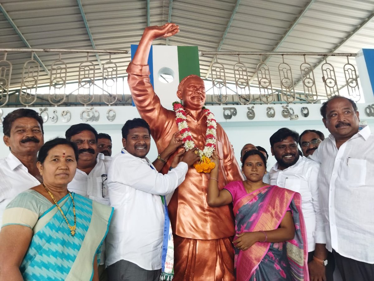 JaphanyaYsrcp's tweet photo. కనిగిరి నియోజకవర్గం వైసీపీ ఇన్చార్జ్ దద్దల నారాయణ గారిని పి.సి.పల్లి మండల ప్రజలకు పరిచయం చేస్తూ..ఎంపీపీ https://t.co/GRYs30Fvb4