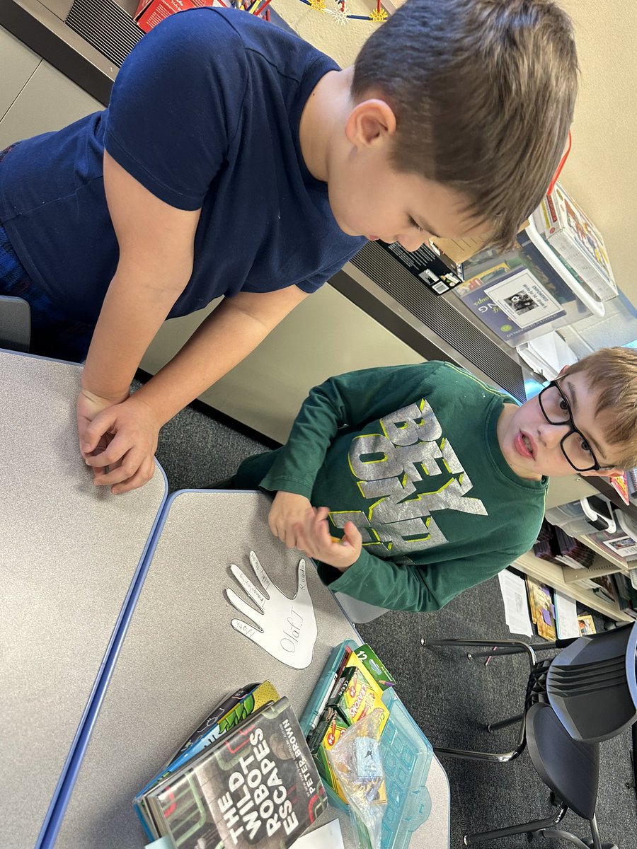 vandesampel77's tweet photo. @AKachakova #PackPartners working together on our @HanoverHuskies #Embraces wall project.. https://t.co/YSsqw5eyOu