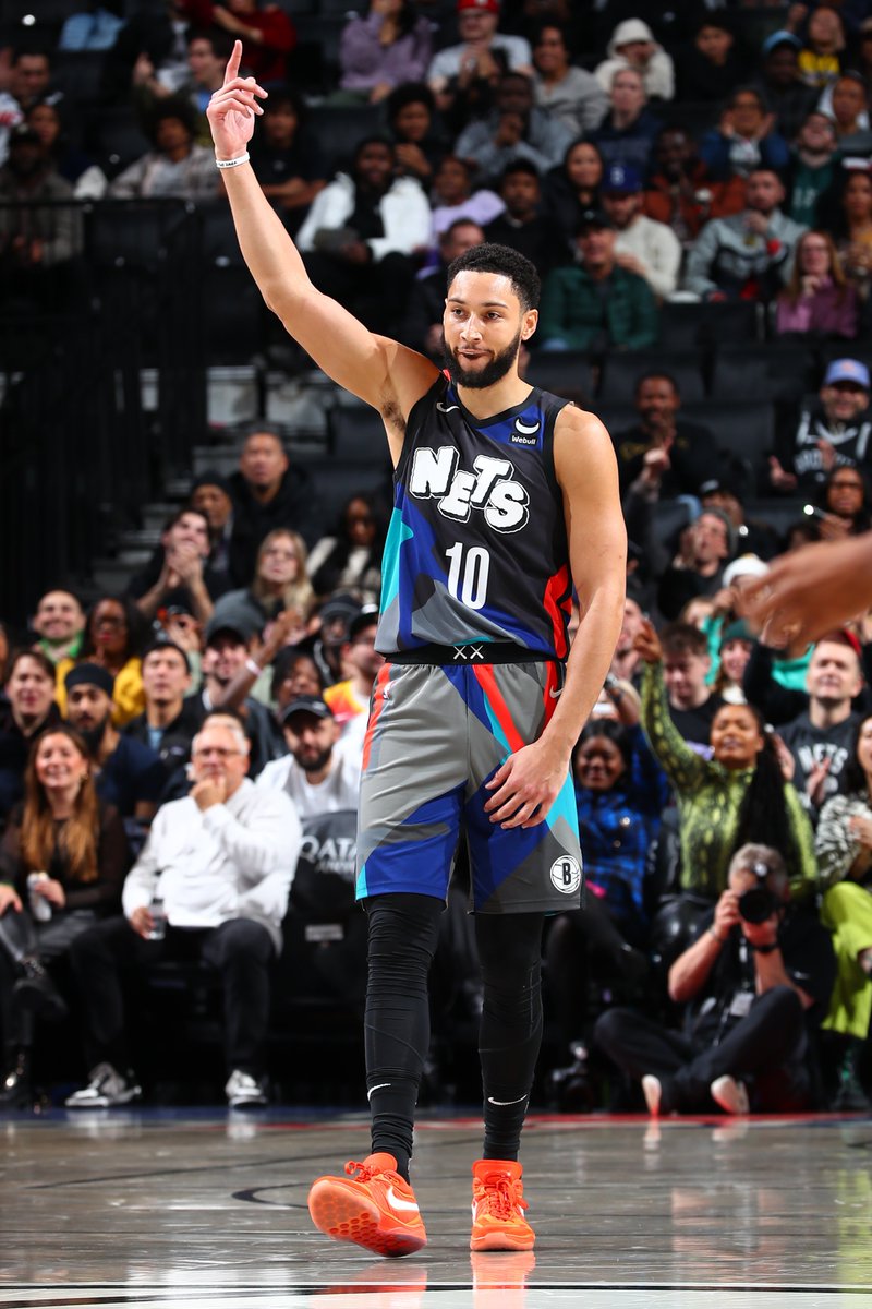 YahooSports's tweet photo. Ben Simmons nearly had a triple-double in his first game since Nov. 6 😤

10 PTS 
8 REB 
11 AST
0 TO
18 MIN https://t.co/M3wfecwj55