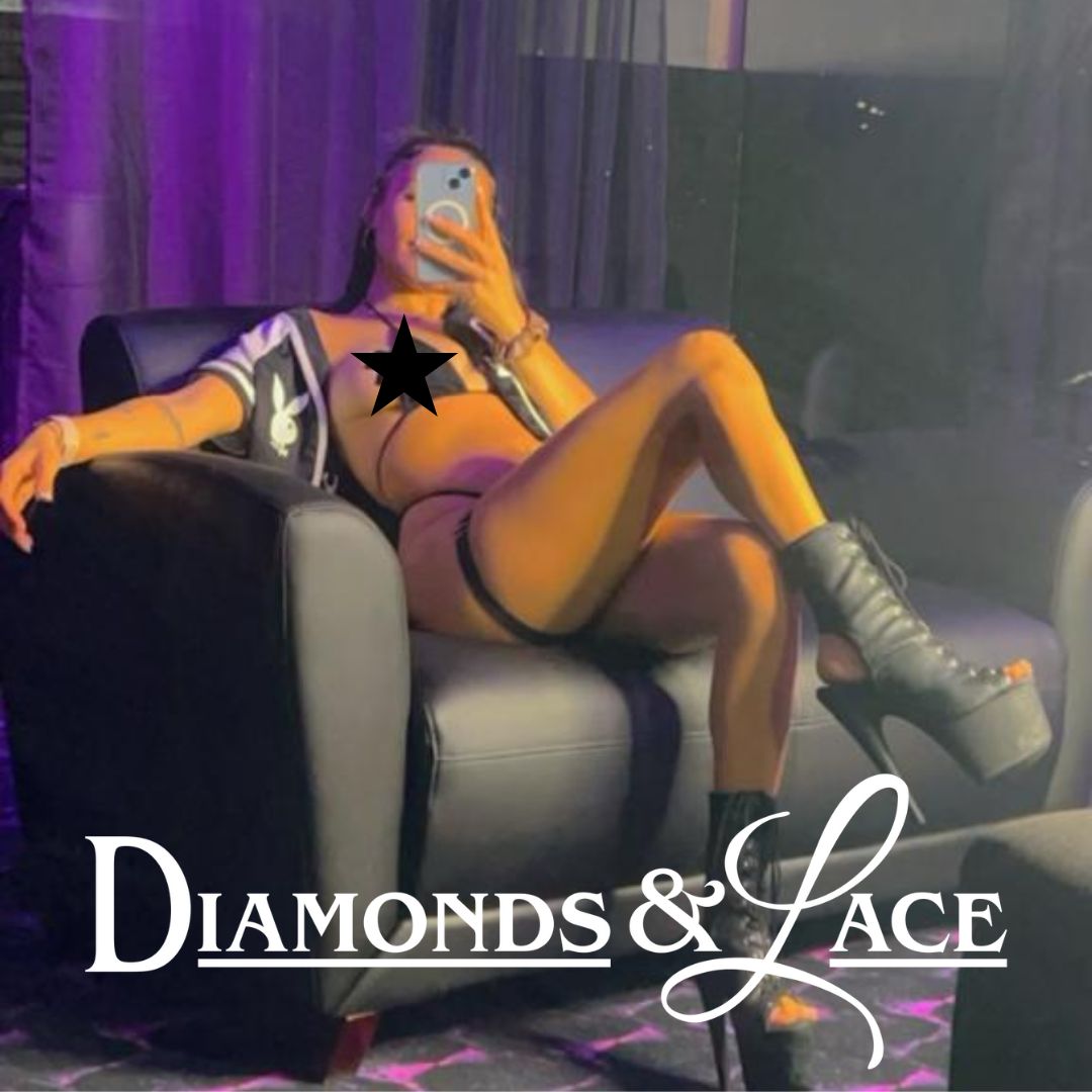 Start your week off with our beautiful entertainers!
#Topdancers JEWEL, RUE & more are here now! 💋
.
.
.
#rollcall #Monday #chattanooga #diamondsandlace #chattanooganightlife