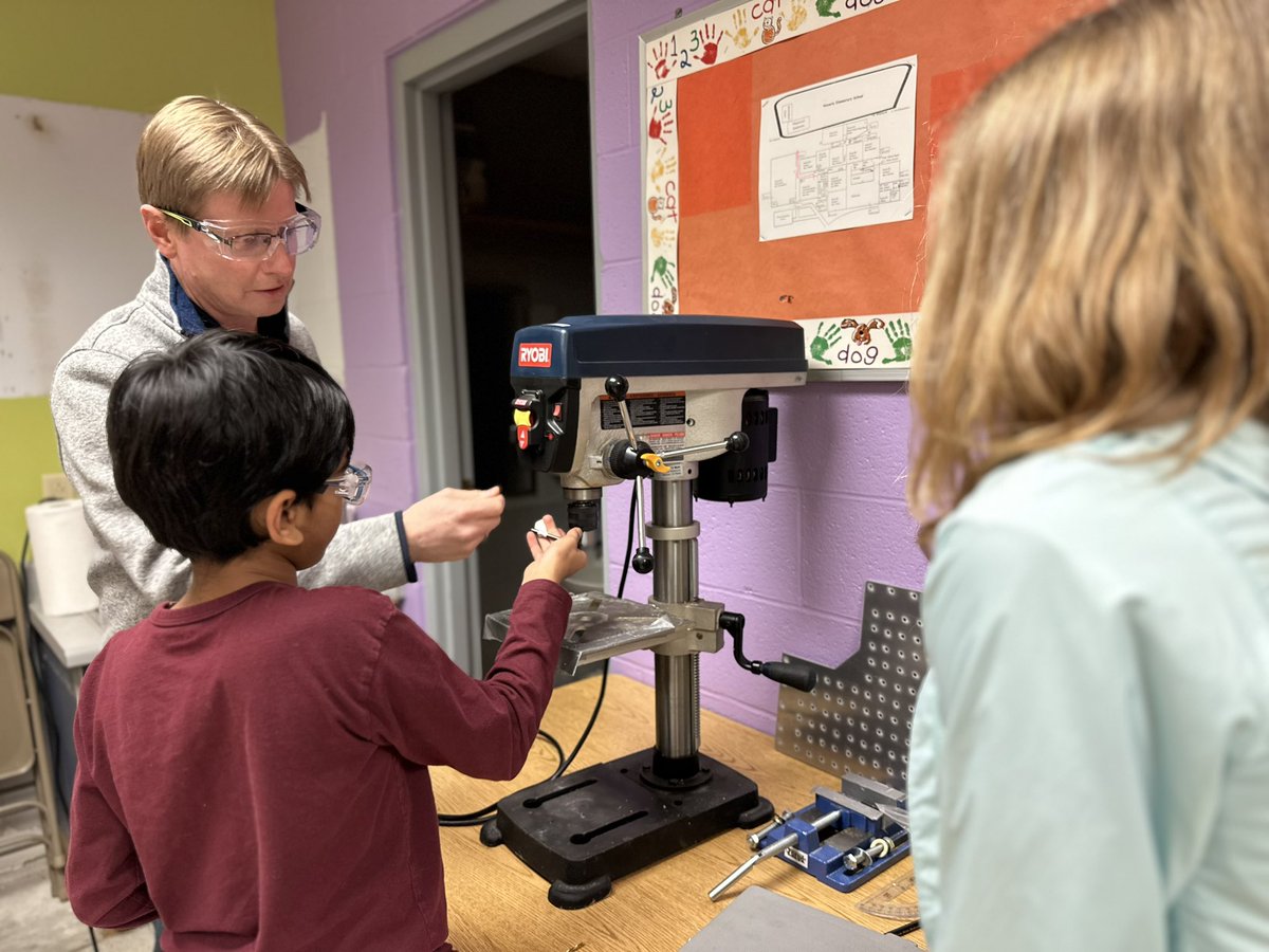 DarkSideRobots's tweet image. Between Markus doing drill press lessons, TJ and Stephen zooming with the Titanium Titans programmers, and Mark teaching electrical basics, we had a lot of on the job training happening today!