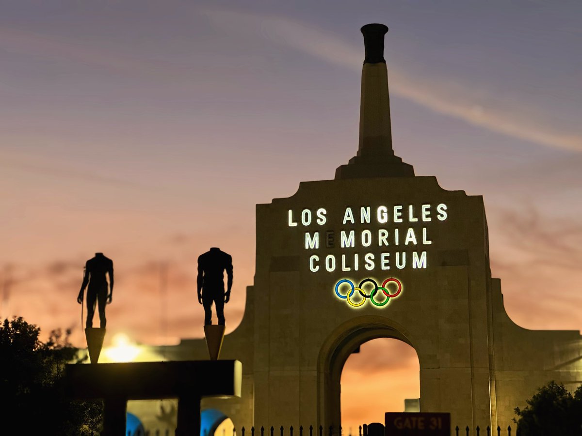 I’d like to buy a vowel #sunset #USC