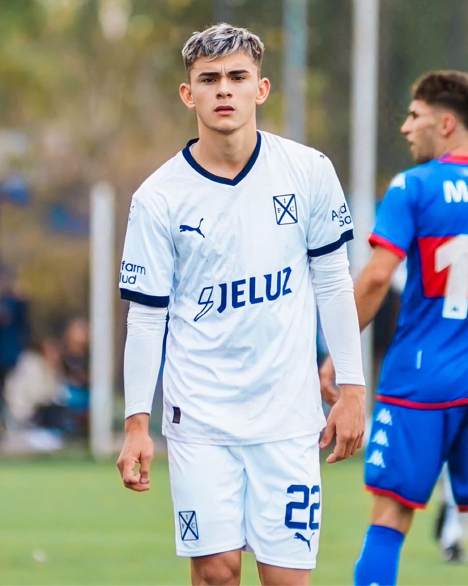 Como se apuraron en insultar a un pibe de 17 años eh. El pibe dijo que quería quedarse, subia fotos suyas entrenando con el Rojo. Los que faltaron el respeto y llamaban a amenazarlo. Espero pidan disculpas con las mismas ganas que lo puteaban. 

Felicidades Santi. Vamos Rojo ❤️