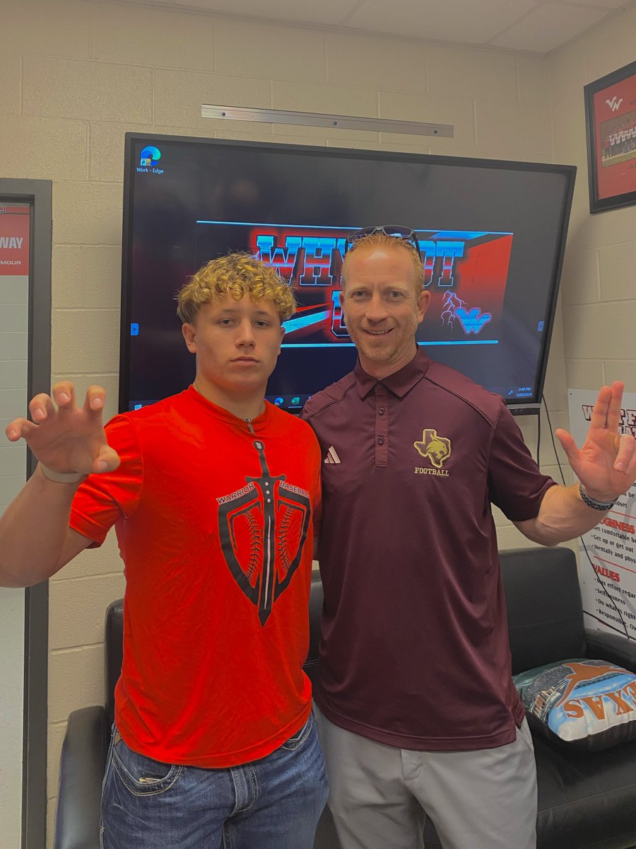 Had a great conversation with @CoaDaPrato a great coach for Texas state! Hoping to fulfill my dreams to play at the D1 level! #EatEmCats #theheartoftexasstate