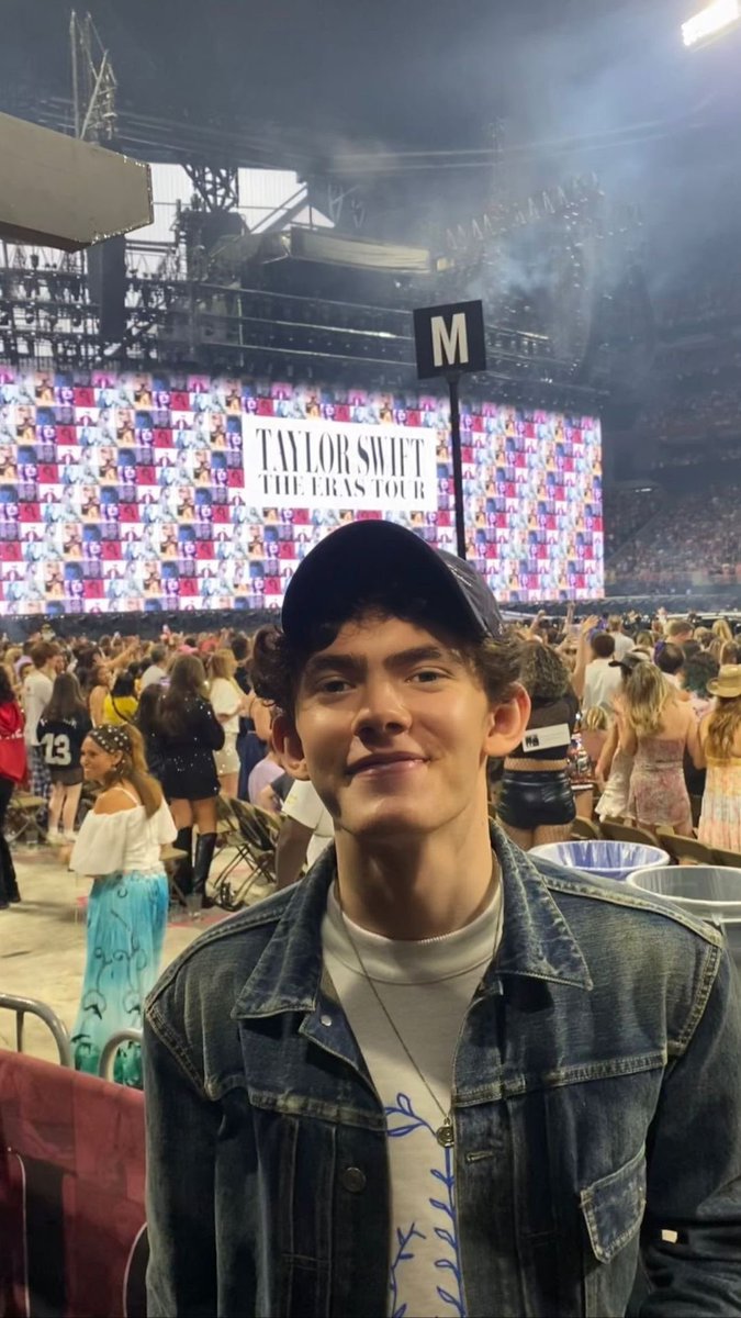 joekitverse's tweet photo. I LOVE YOU JOE <33 | Wishing you the best of luck on Wednesday, #JosephWilliamLocke #SweenyToddBroadway #JoeLocke #cuteboy #adorable #Smile #JoeLockeFans #HeartstopperFandom #fypageシ #fypviral #gay #photo #silly https://t.co/gGItK6BbVU