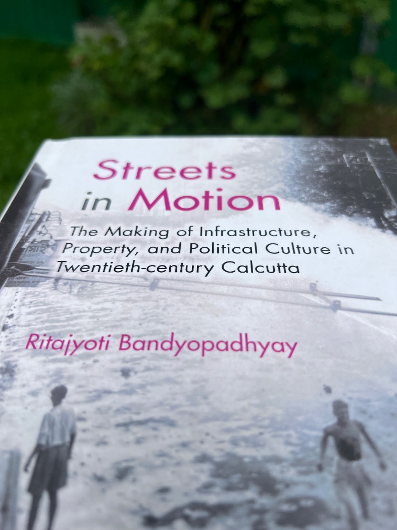 For an excellent discussion on the relationship between territory, property & capital, read @Ritajyoti_B #StreetsinMotion. A must read for all scholars interested in the urban form. And yes, I am catching up on my reading this summer!