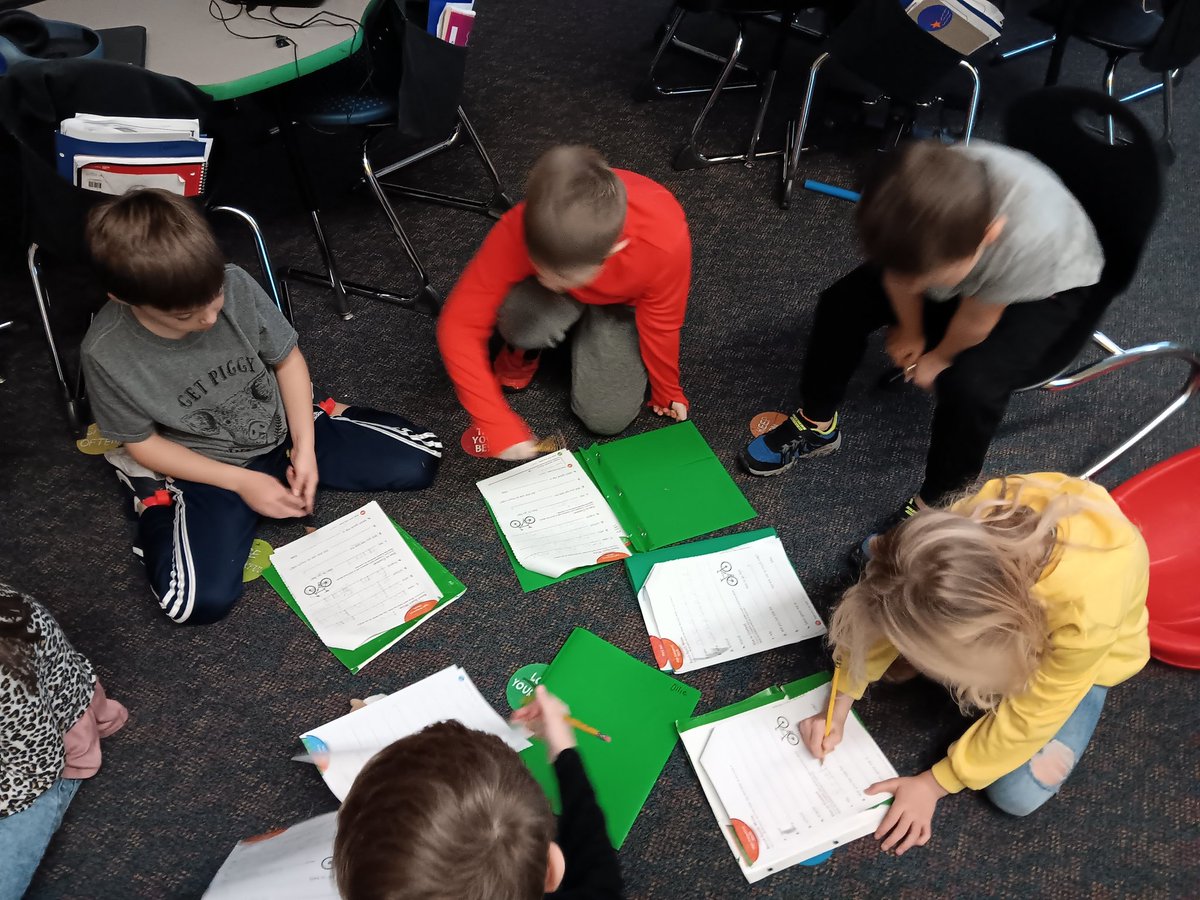 OLittleKnights's tweet photo. We worked on sight words in small groups last week. The teamwork by these kiddos was so amazing! #OtsegoKnights https://t.co/IRNmIWFZ0c