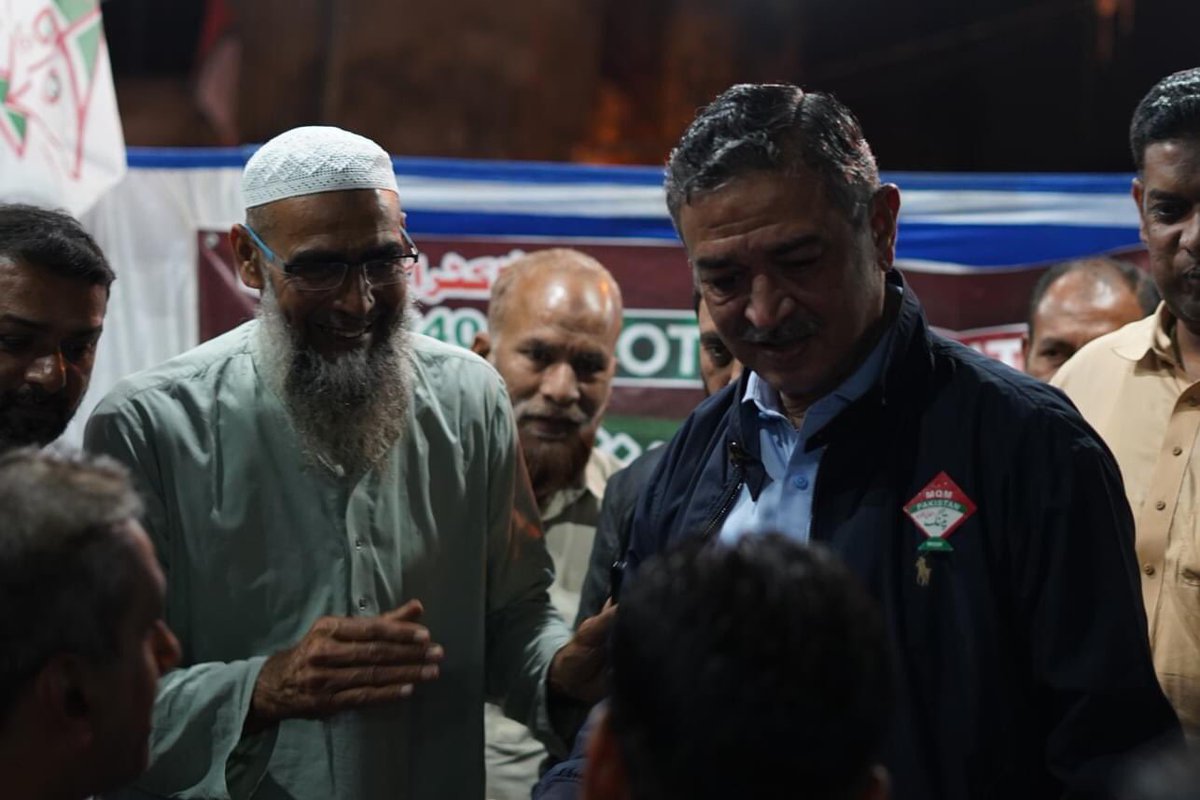 Farrukhahmed_'s tweet image. این اے 240 کے نامزد امیدوار ارشد وہرہ نے یو سی 19 دھنہ چال کمپاونڈ کا دورہ کیا, اور عوام سے ان کے مسائل پر بات کی. 

#politics #middleclasslife #MiddleClassStruggles #Kharadar #Lyari #ranchorline #ArshadVohra #NA240

#KarachiKaFaislaMQMP #Election2024 #VoteForKite #MQMPakistan