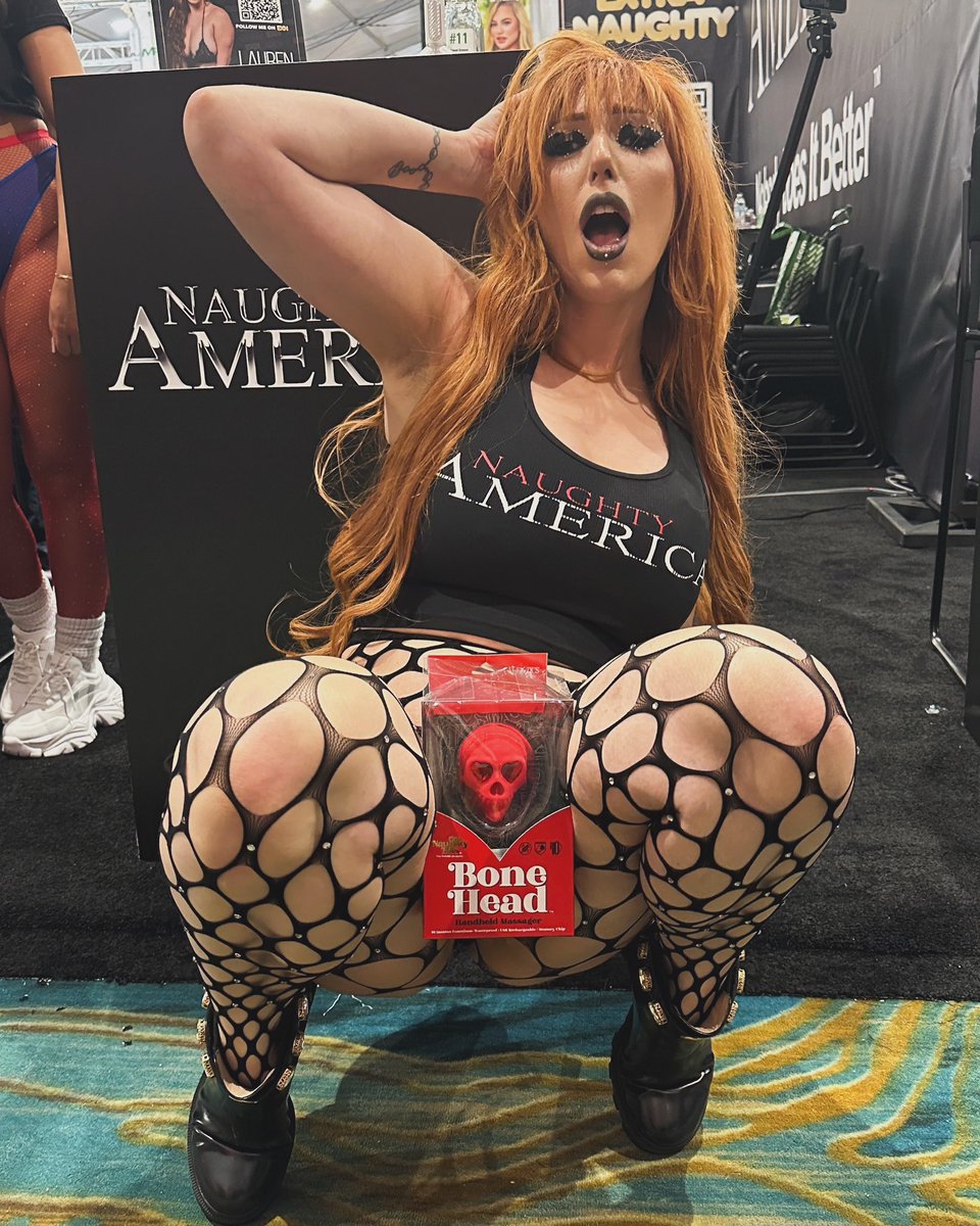 RealNaughtyBits's tweet photo. One of our favorite adult stars @LaurenFillsUp with a Bone Head from @realnaughtybits @calexotics feeling it from her skull down to her knees at AVN Adult Entertainment Expo.

#laurenphillips #avn #naughtybits #woodrocket #calexotics #sextoy #pornstar #vibrator #skull https://t.co/6ZnB0jQ5Ly