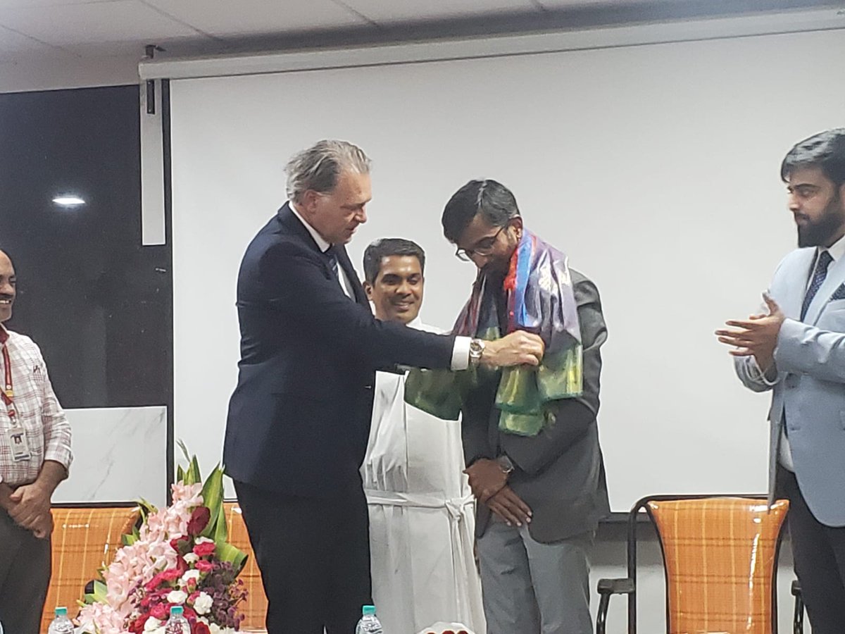 AP_Skill's tweet photo. Hon'ble MD&amp;CEO @AP_Skill Dr #VinodKumarV IAS Inaugurated 3-Day Workshop on 5G communication technology at Andhra Loyola Institute of Engineering &amp; Technology.And was graced by the esteemed presence of Dr #JojiReddy Director of the College, Dr #CarstenSchroeder CEO of #DADBIndia https://t.co/prhlFt8GO1