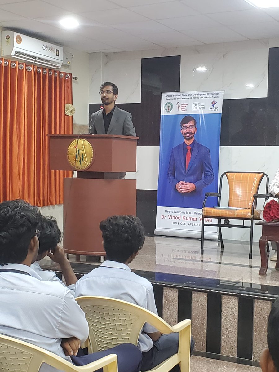 AP_Skill's tweet photo. Hon'ble MD&amp;CEO @AP_Skill Dr #VinodKumarV IAS Inaugurated 3-Day Workshop on 5G communication technology at Andhra Loyola Institute of Engineering &amp; Technology.And was graced by the esteemed presence of Dr #JojiReddy Director of the College, Dr #CarstenSchroeder CEO of #DADBIndia https://t.co/prhlFt8GO1