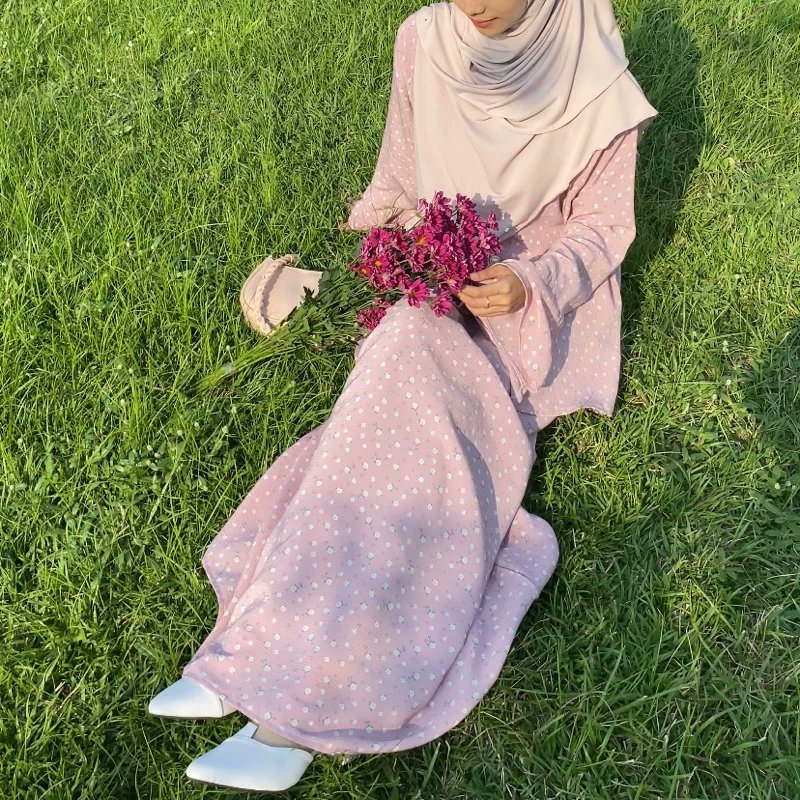 ෆ minimalist ootd with abaya ෆ

╰─▸ ❝  a thread   ❞