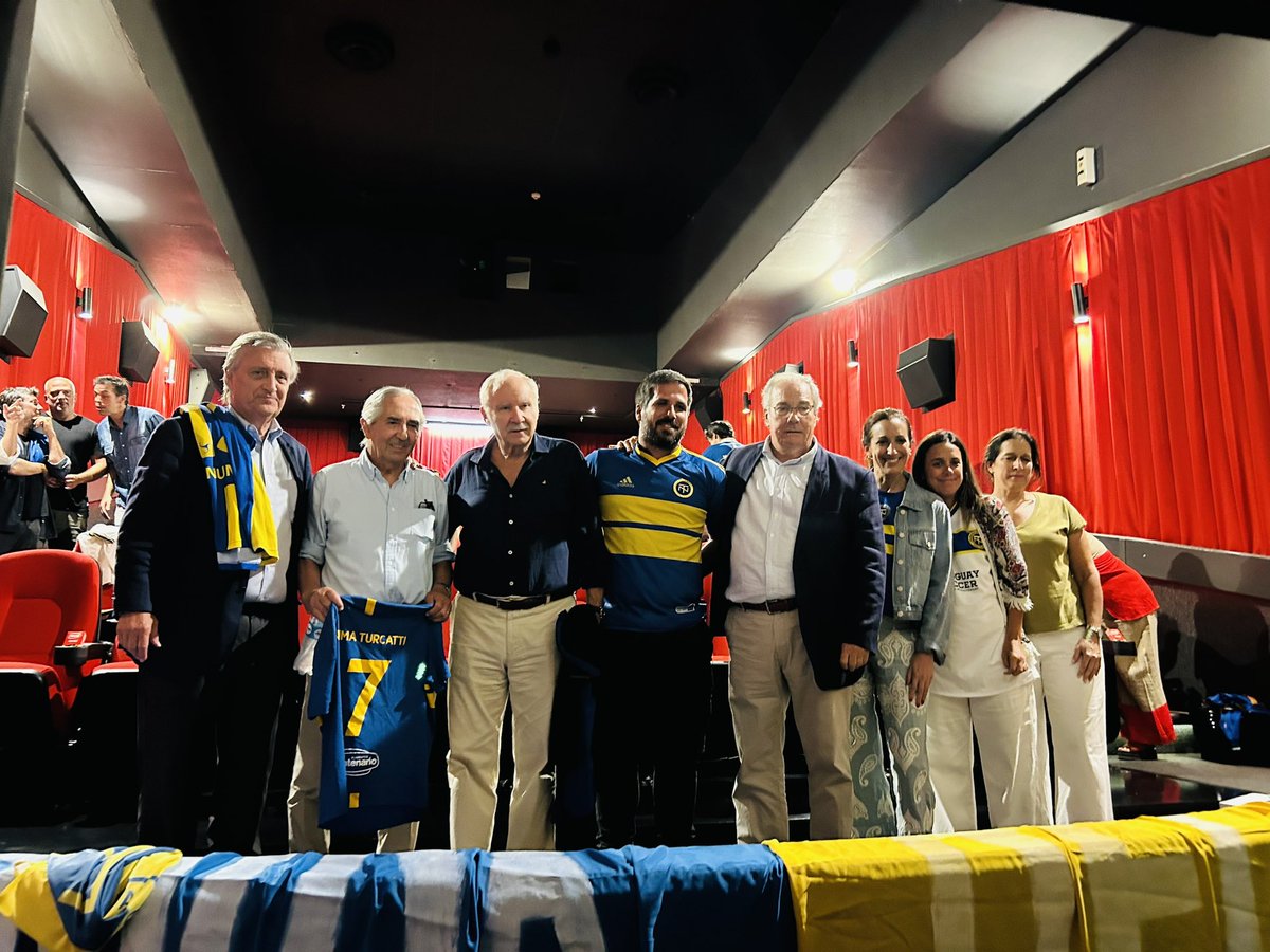 Función especial “Sociedad de la Nieve”, <a href="/FilmBayona/">JA Bayona</a> , con <a href="/pfvierci/">Pablo Vierci</a> , el hermano de Numa y sus sobrinas.