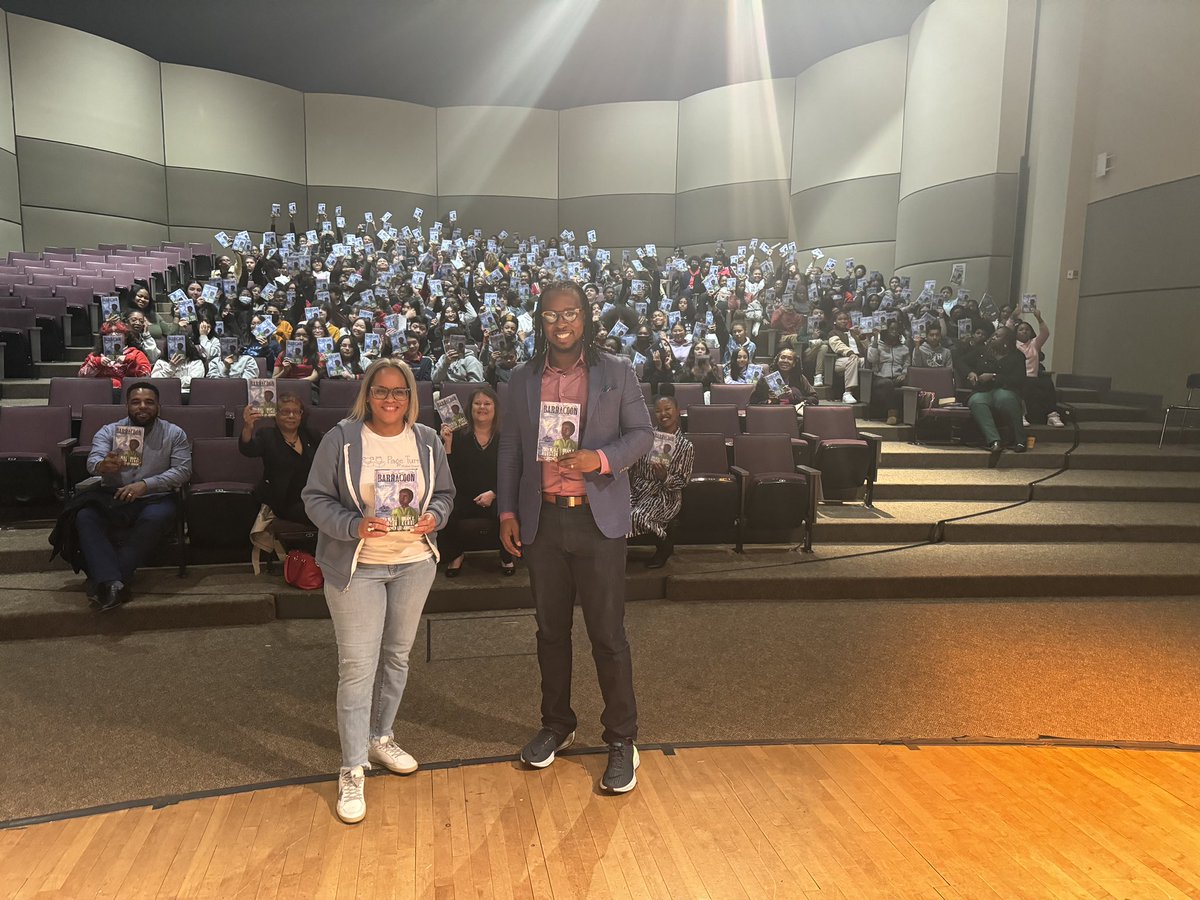 PTMGL's tweet photo. To say that the day was amazing would not be fitting. It was phenomenal and life-changing. ✨
Many thanks to @ibramxk for sharing his remarkable work and insight with our students. #Barracoon #zoranealehurston https://t.co/oXqgebknsI