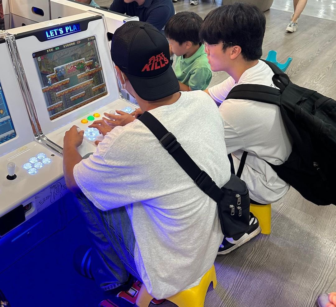 kamkamho's tweet photo. ㅈㄴ어른남자.선배님.                                  그냥딩초 https://t.co/5uCxCydvc6