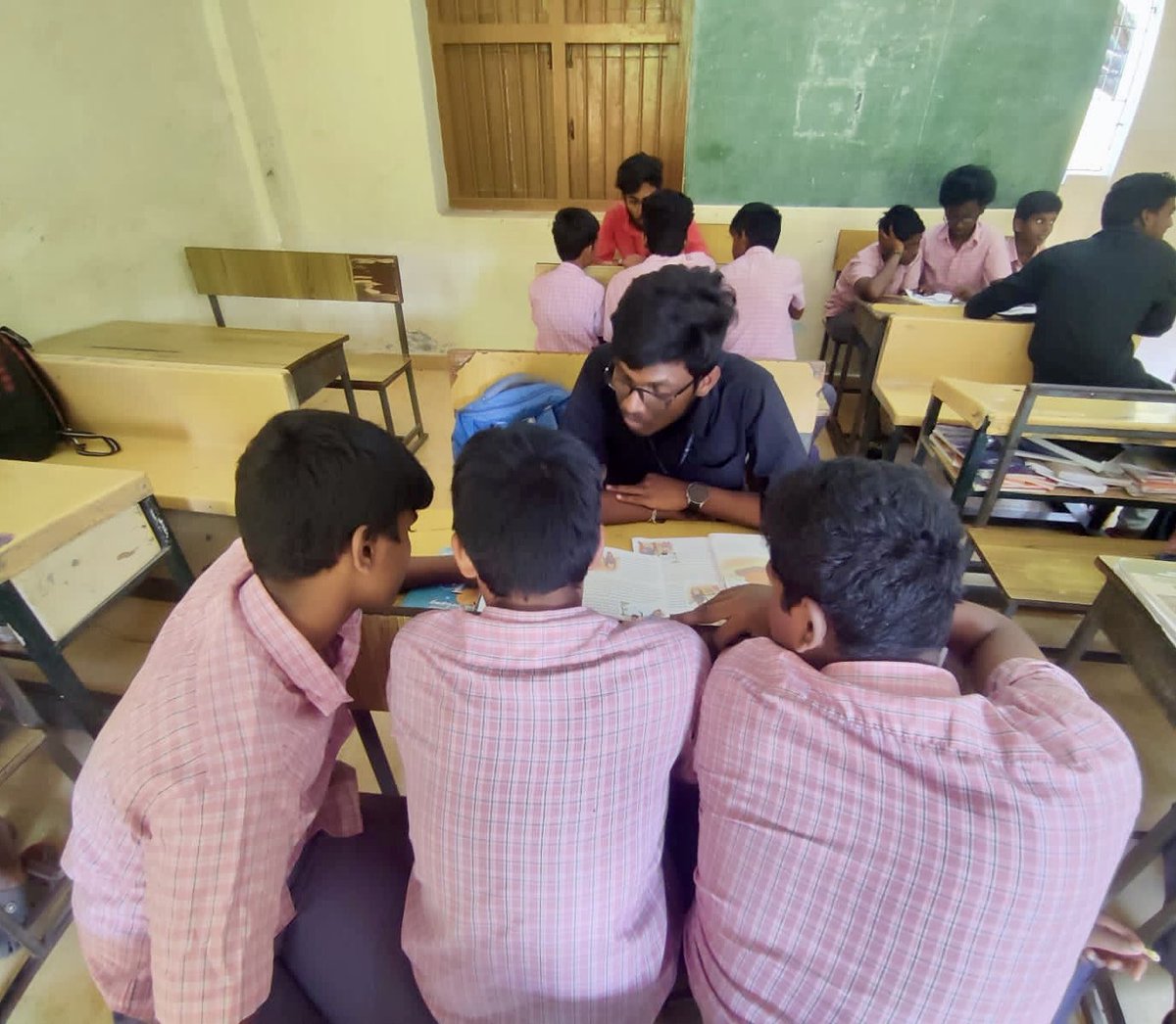 Volunteering helps develop empathetic leadership commn skills that create an inclusive society. A fulfilling experience leads to belief in the power of volunteering. #chennaivolunteers teach #conversationalenglish as part of SPARKLE, a long-term intervention 4 schl students.